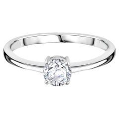 Anillo de compromiso solitario con diamante redondo brillante para ella en oro blanco de 14k