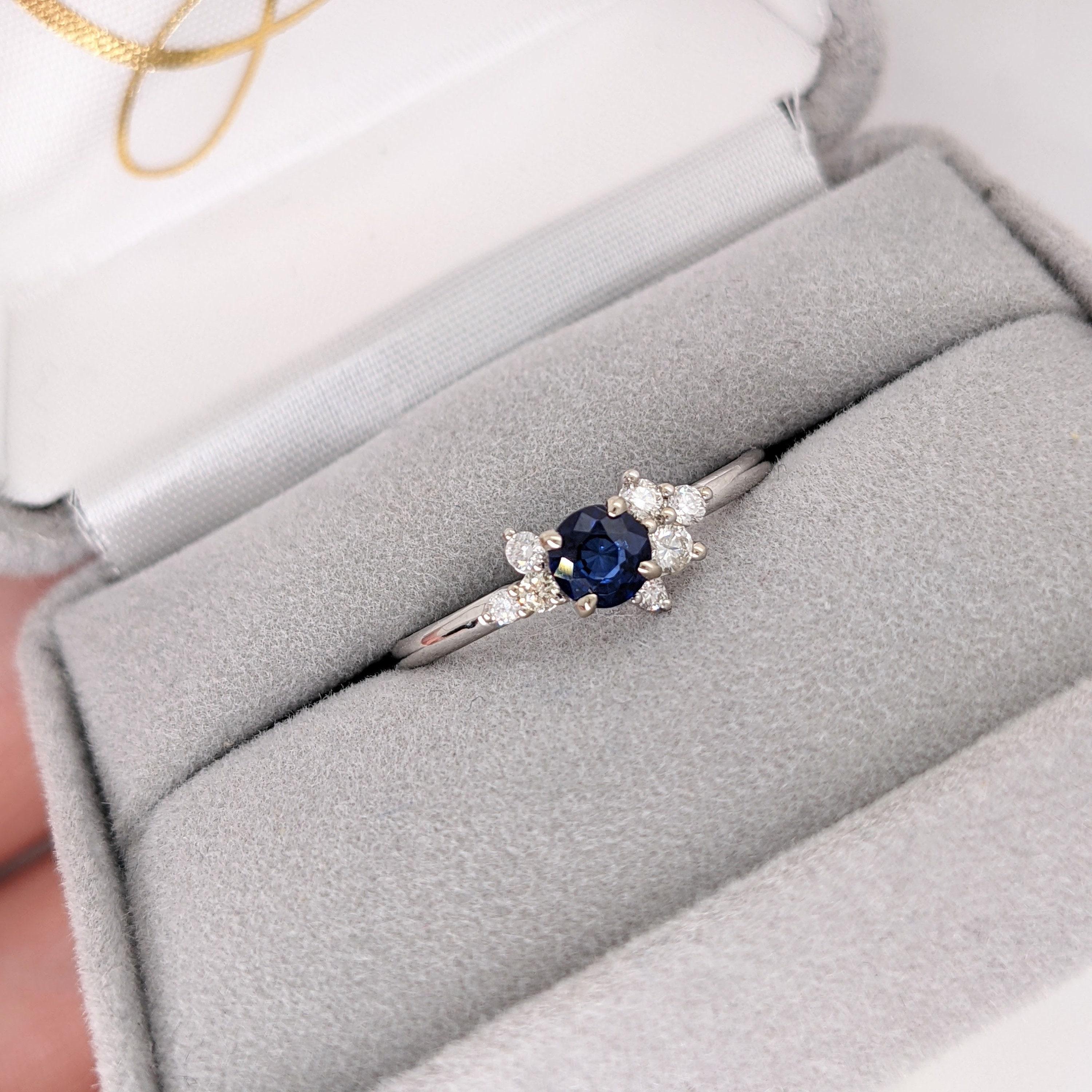 Bague en or massif 14 carats avec saphir de Ceylan et diamants extraits de la terre  RD 4mm en vente 1