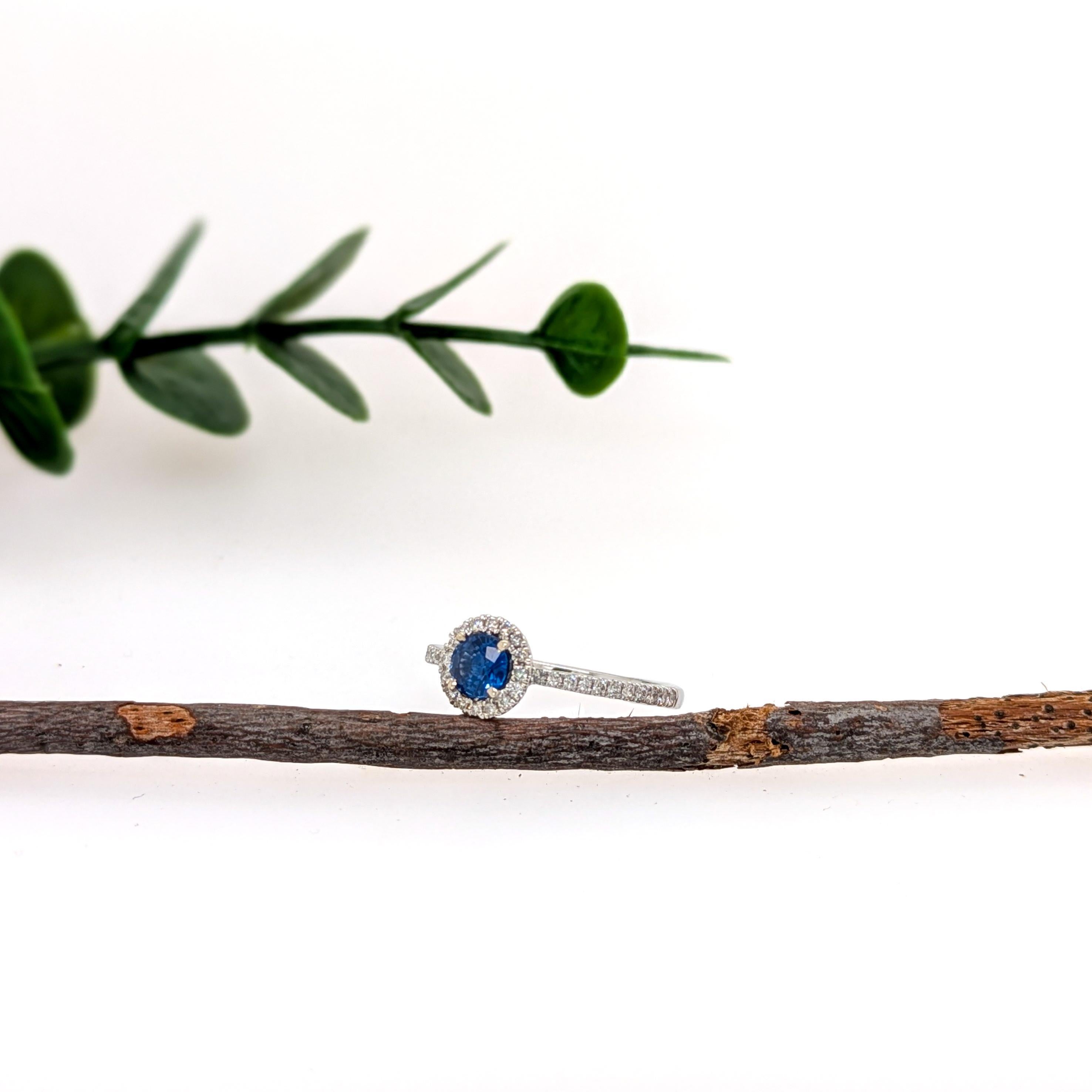 Round Cut Dainty Ceylon Sapphire Ring w Natural Diamond Accents in 14K Gold  RD 4.5mm For Sale
