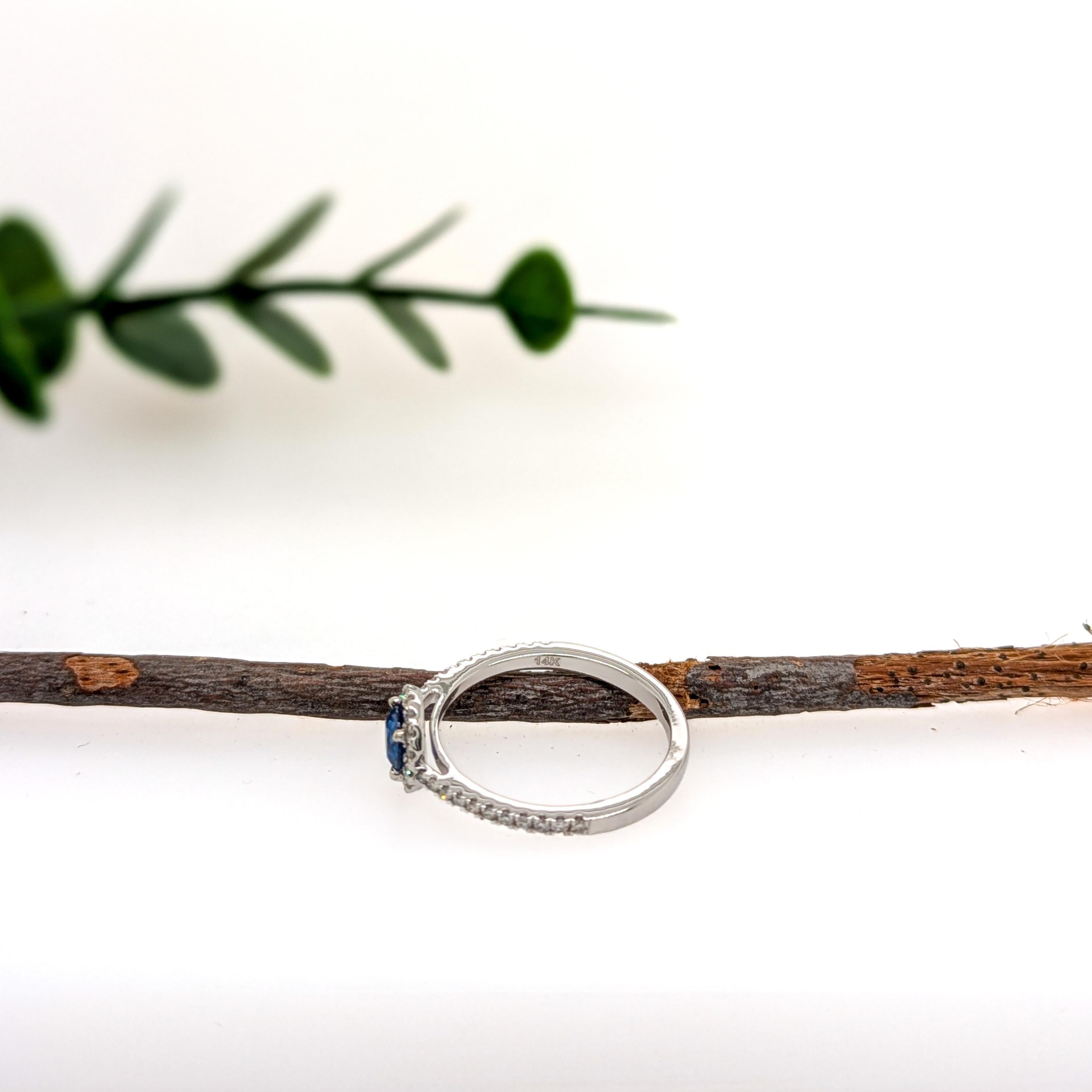 Dainty Ceylon Sapphire Ring w Natural Diamond Accents in 14K Gold  RD 4.5mm In New Condition For Sale In Columbus, OH