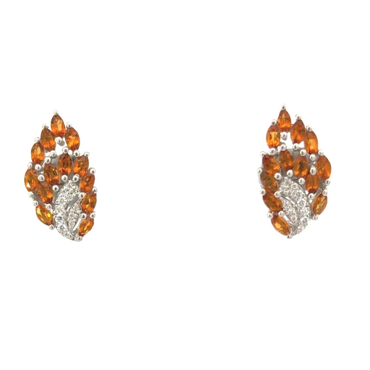 Dainty Citrine Gemstone Studs Earring for Mother Gift in Solid Silver In New Condition For Sale In New York, NY
