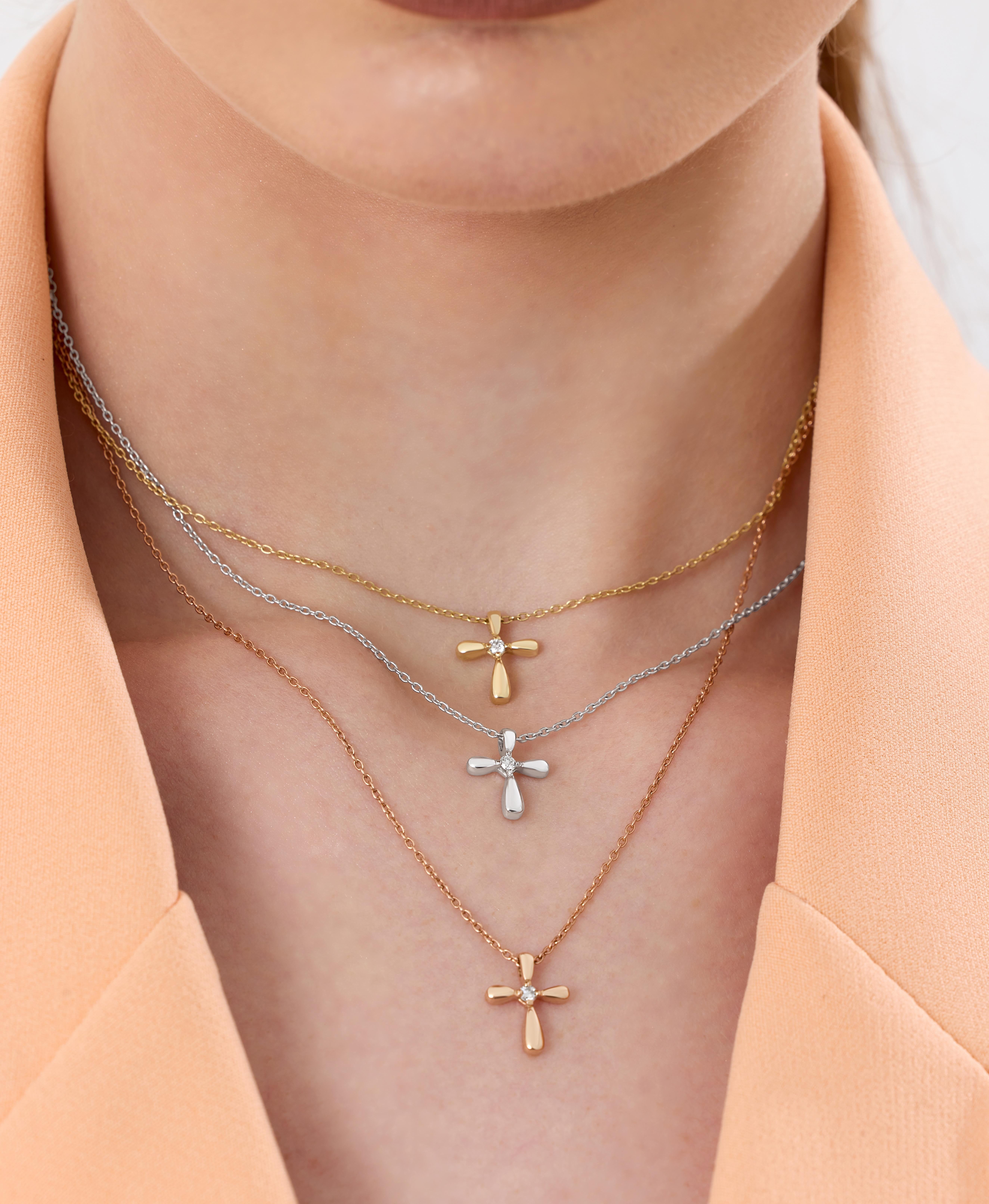 Collana con croce di diamanti, 0,04ct in vendita 5