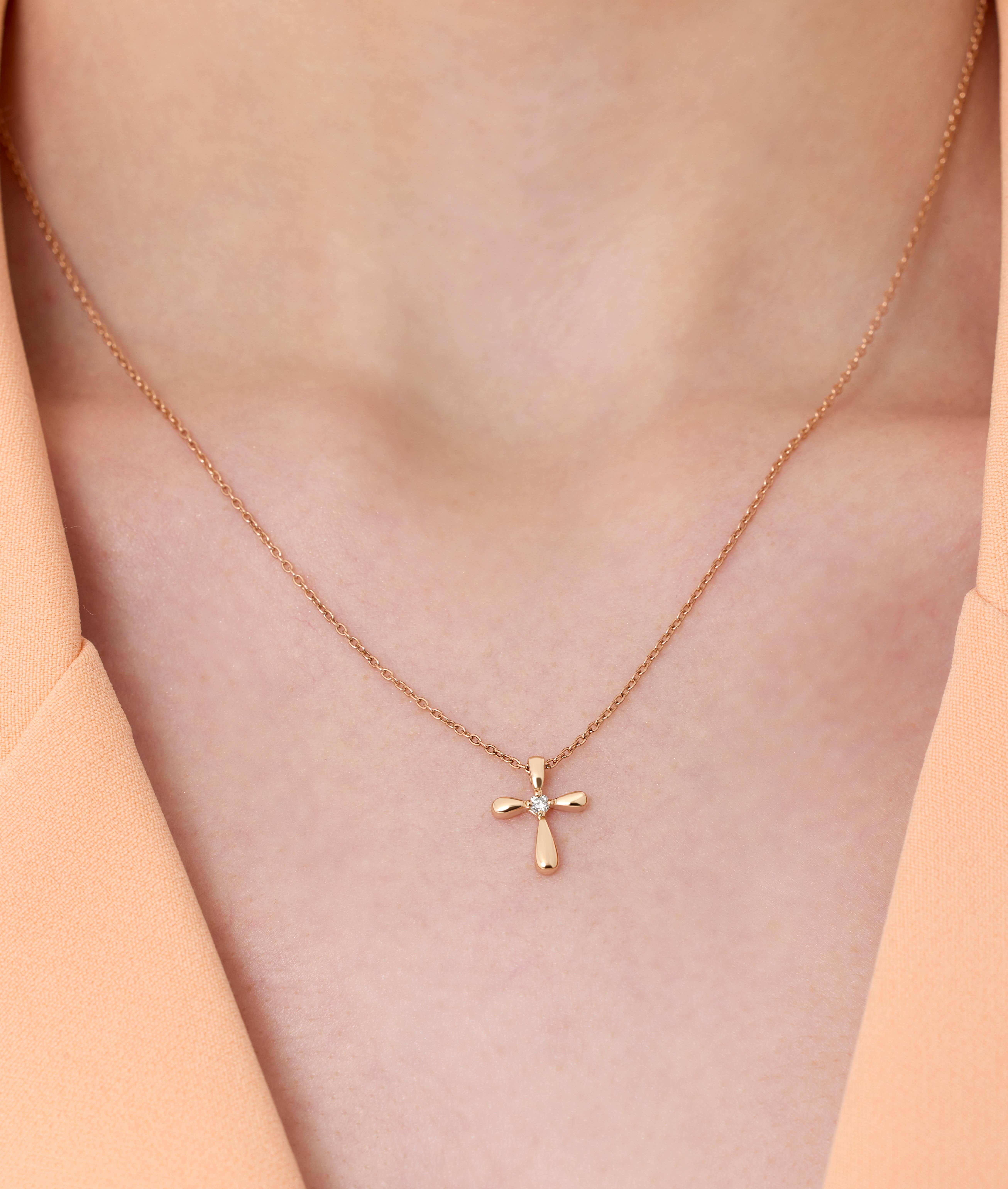 Collana con croce di diamanti, 0,04ct In condizioni Nuovo in vendita a Fatih, 34
