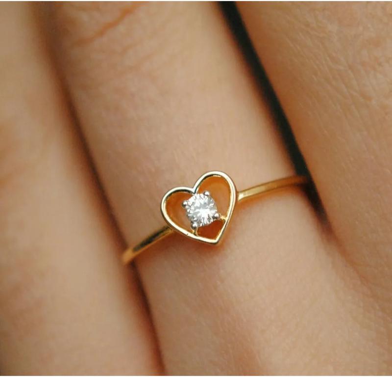 Dainty Diamond Heart Shape Engagement Couples Ring in 14k Solid Gold In New Condition For Sale In Chicago, IL