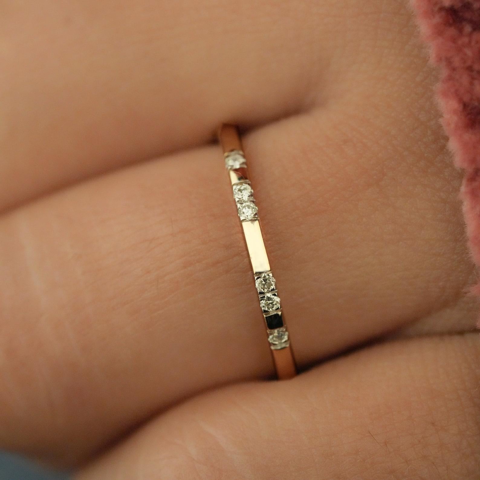 Delicado anillo de boda de diamantes de oro de 14k Anillo de diamantes naturales Anillo minimalista de regalo. en venta 4
