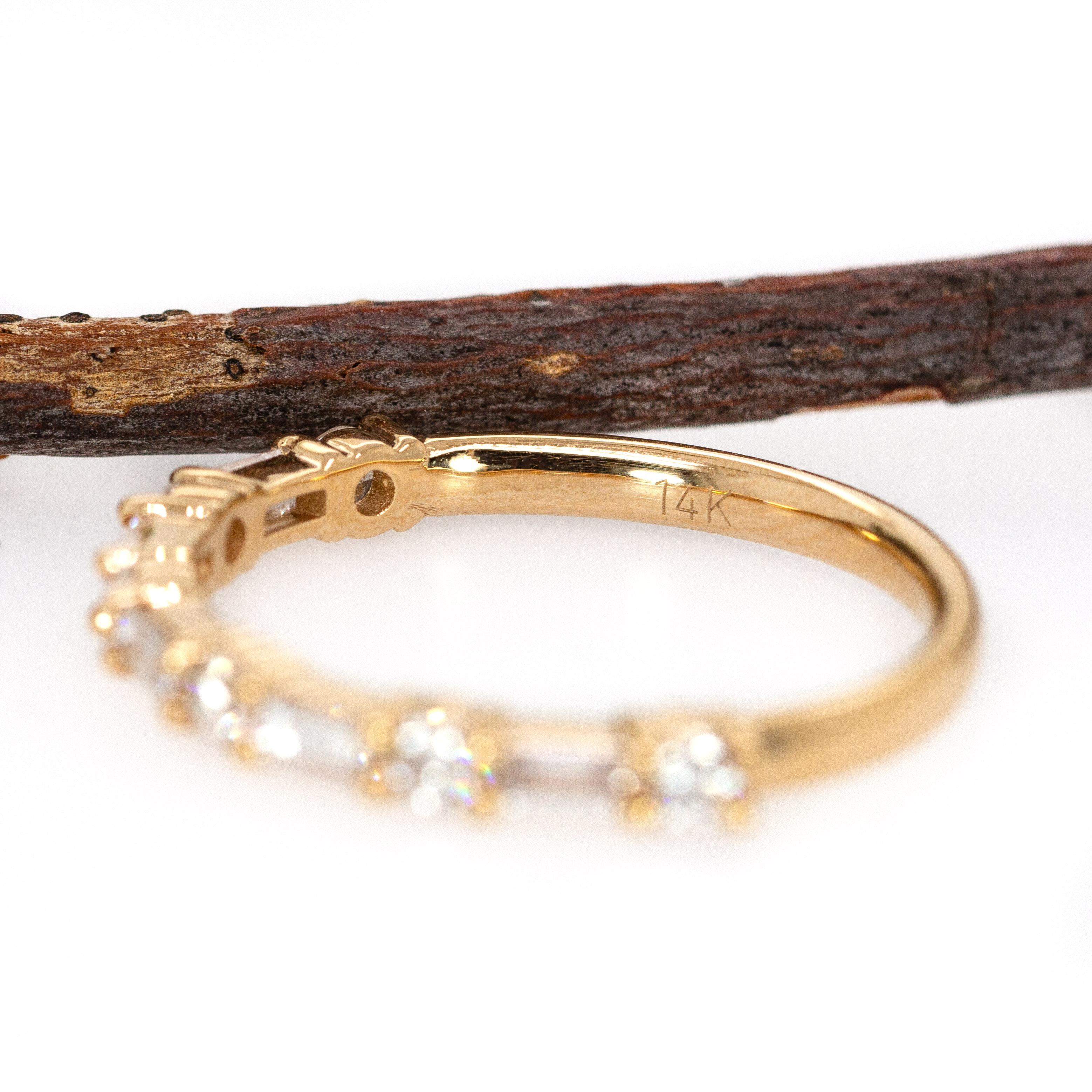 Fascia di diamanti Dainty Earth Mined - Oro massiccio 14K, Gioielli fatti a mano In condizioni Nuovo in vendita a Columbus, OH
