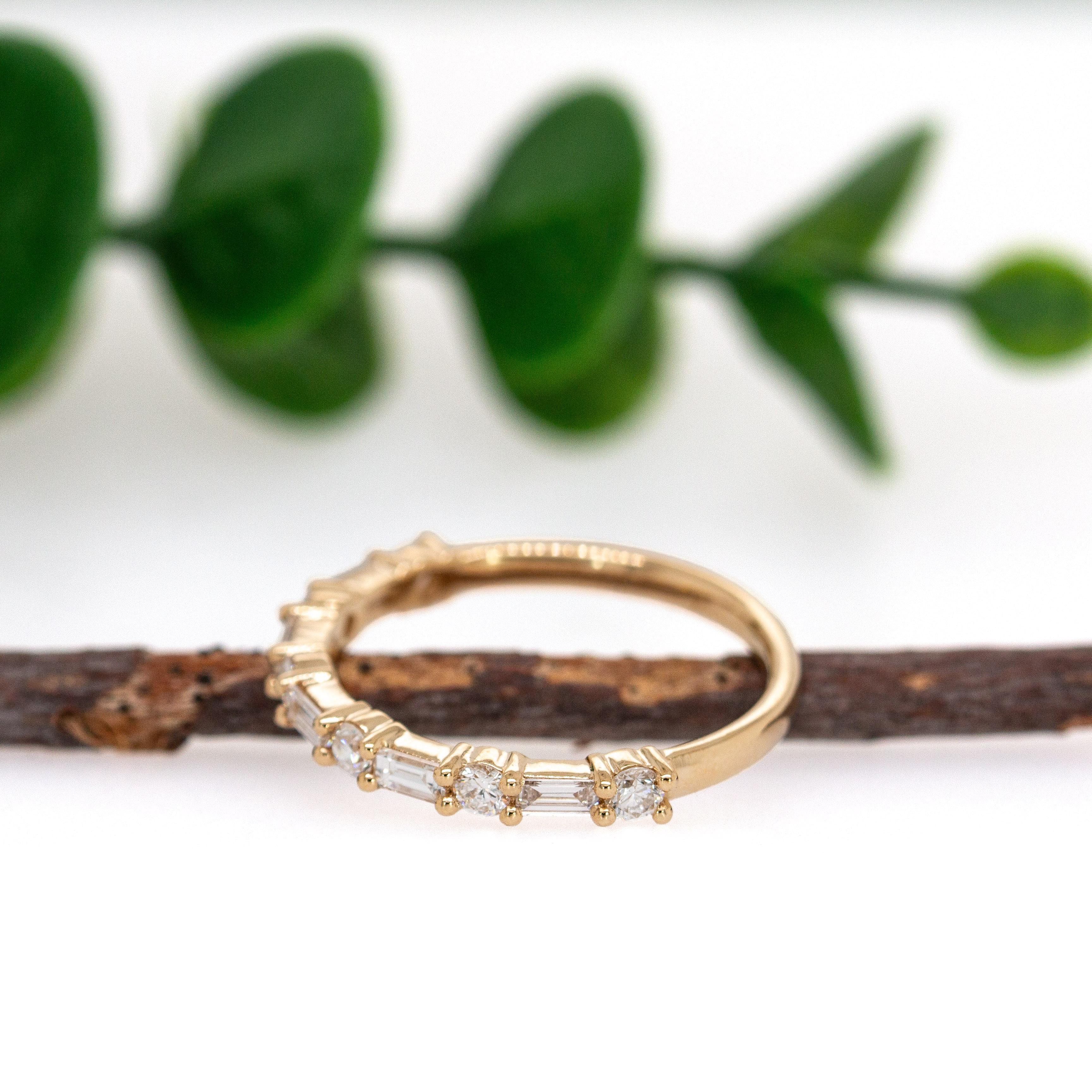 Fascia di diamanti Dainty Earth Mined - Oro massiccio 14K, Gioielli fatti a mano in vendita 1