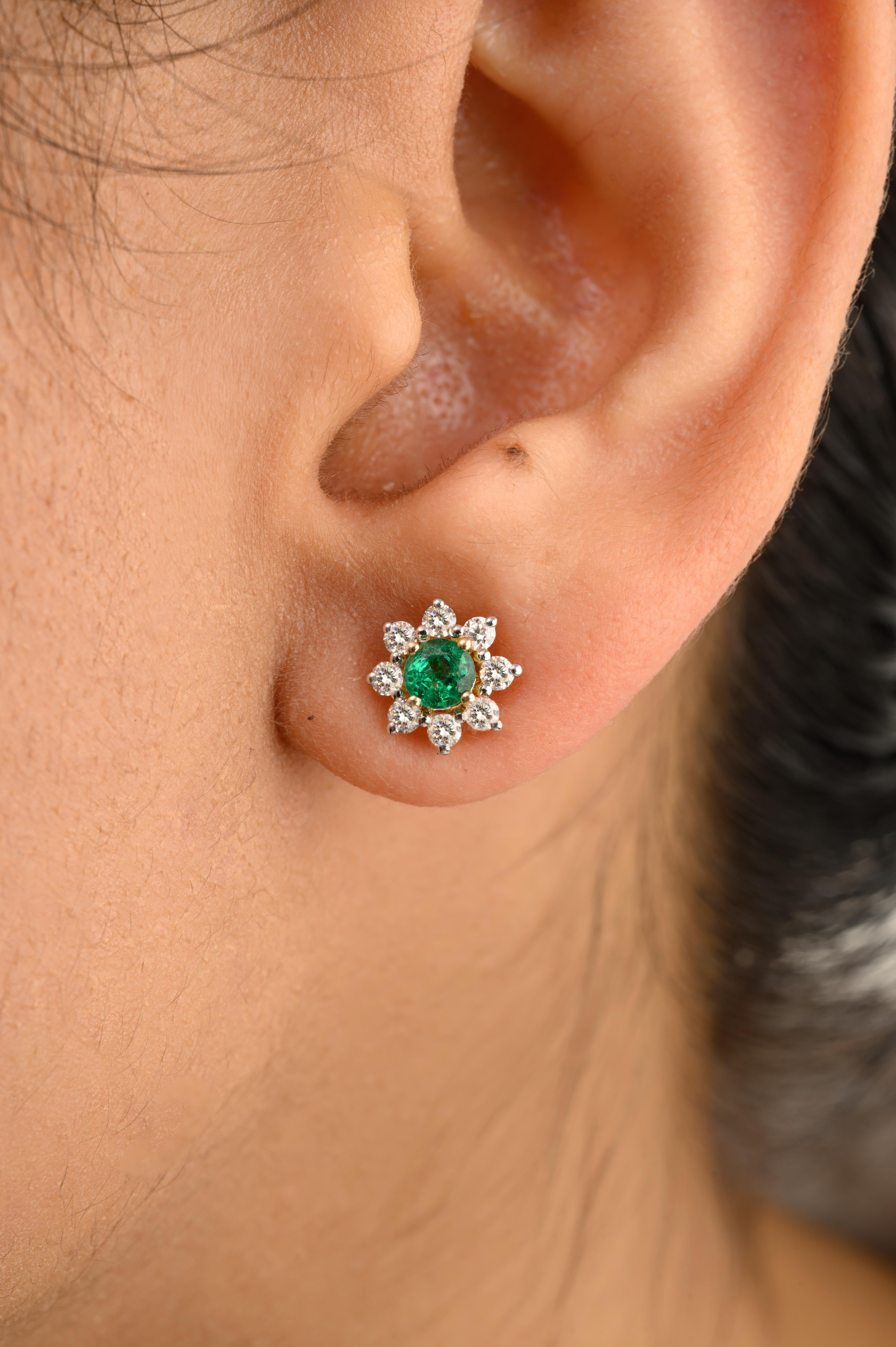 Delicati orecchini a perno con diamante e smeraldo per tutti i giorni, in oro 14K, per fare un'ottima figura con il tuo look. Gli orecchini a perno ti serviranno per dare un tocco di classe al tuo look. Questi orecchini creano un look scintillante e