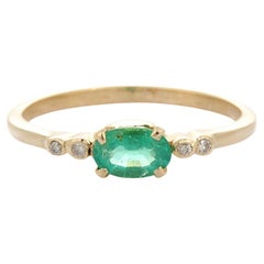 Delicado Anillo de Diamantes Esmeralda Regalo para Ella en Oro Amarillo Macizo de 14k