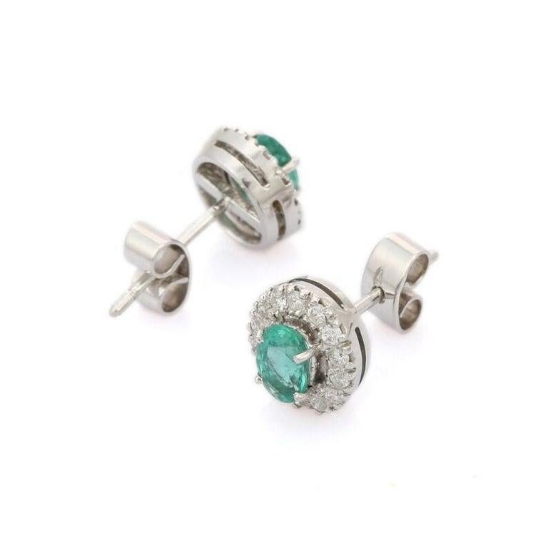 Boucles d'oreilles en or blanc massif 18 carats avec émeraude et diamant en vente 1