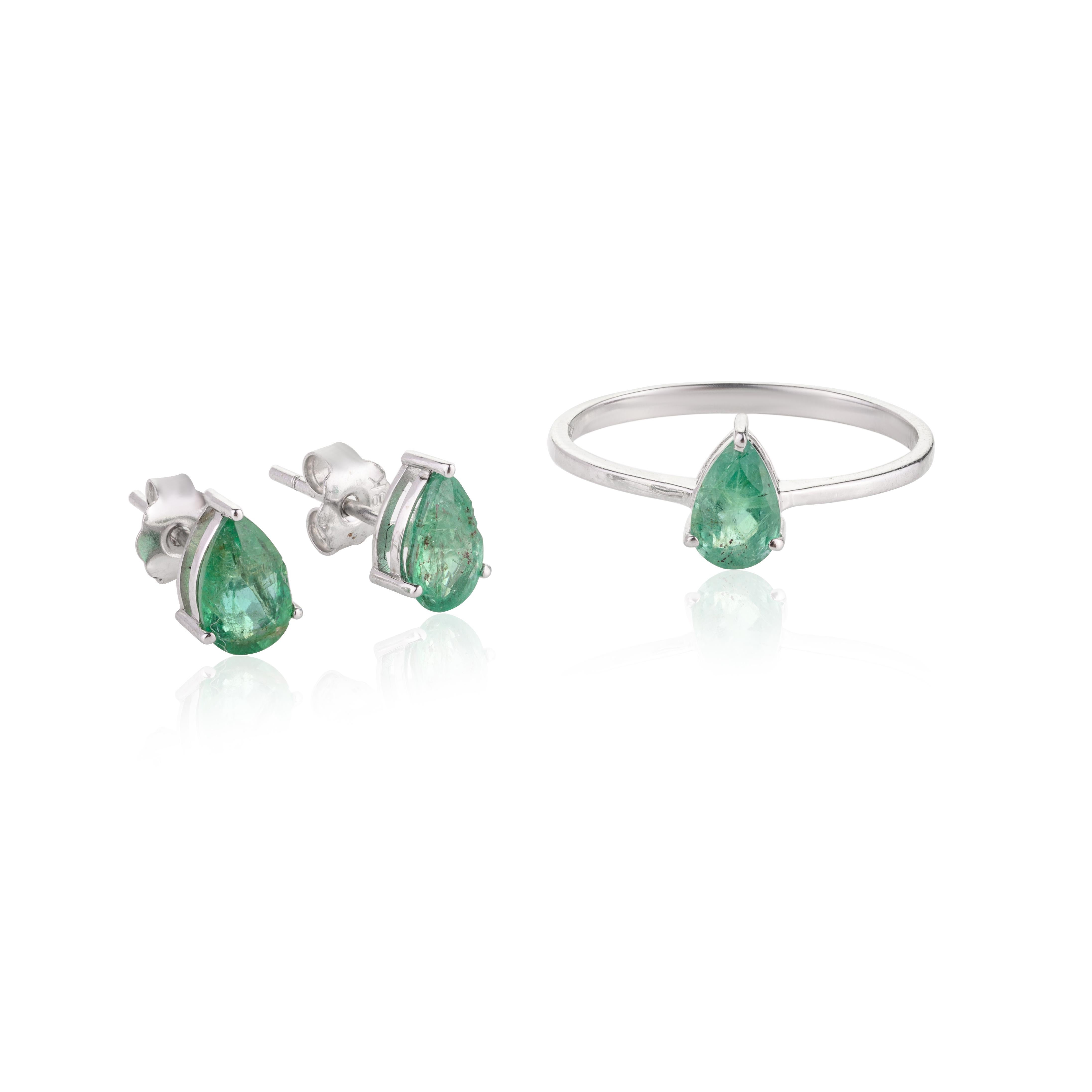 For Sale:  Dainty Emerald Ring and Earrings Jewelry Set Made in 18k Solid White Gold 13