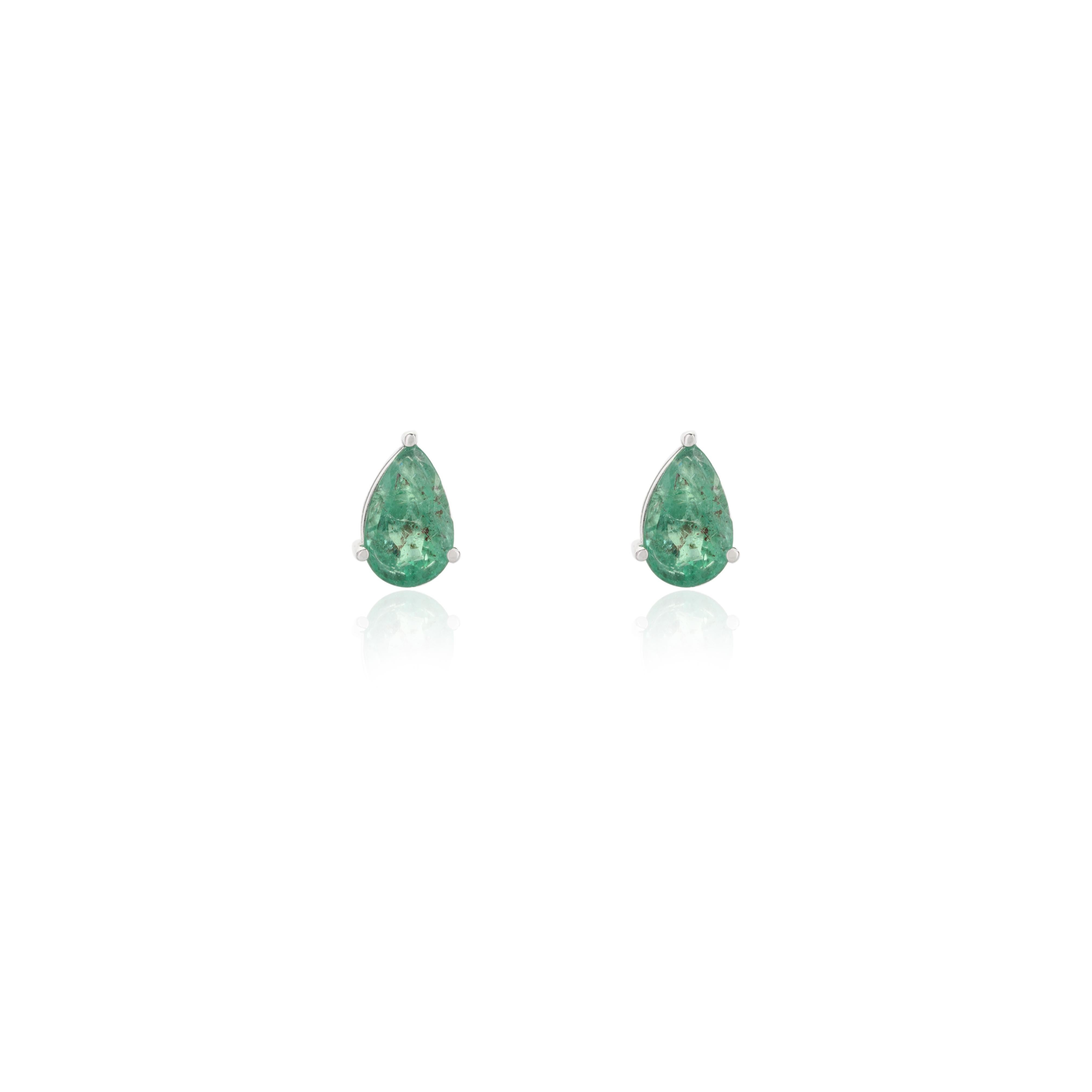 For Sale:  Dainty Emerald Ring and Earrings Jewelry Set Made in 18k Solid White Gold 4