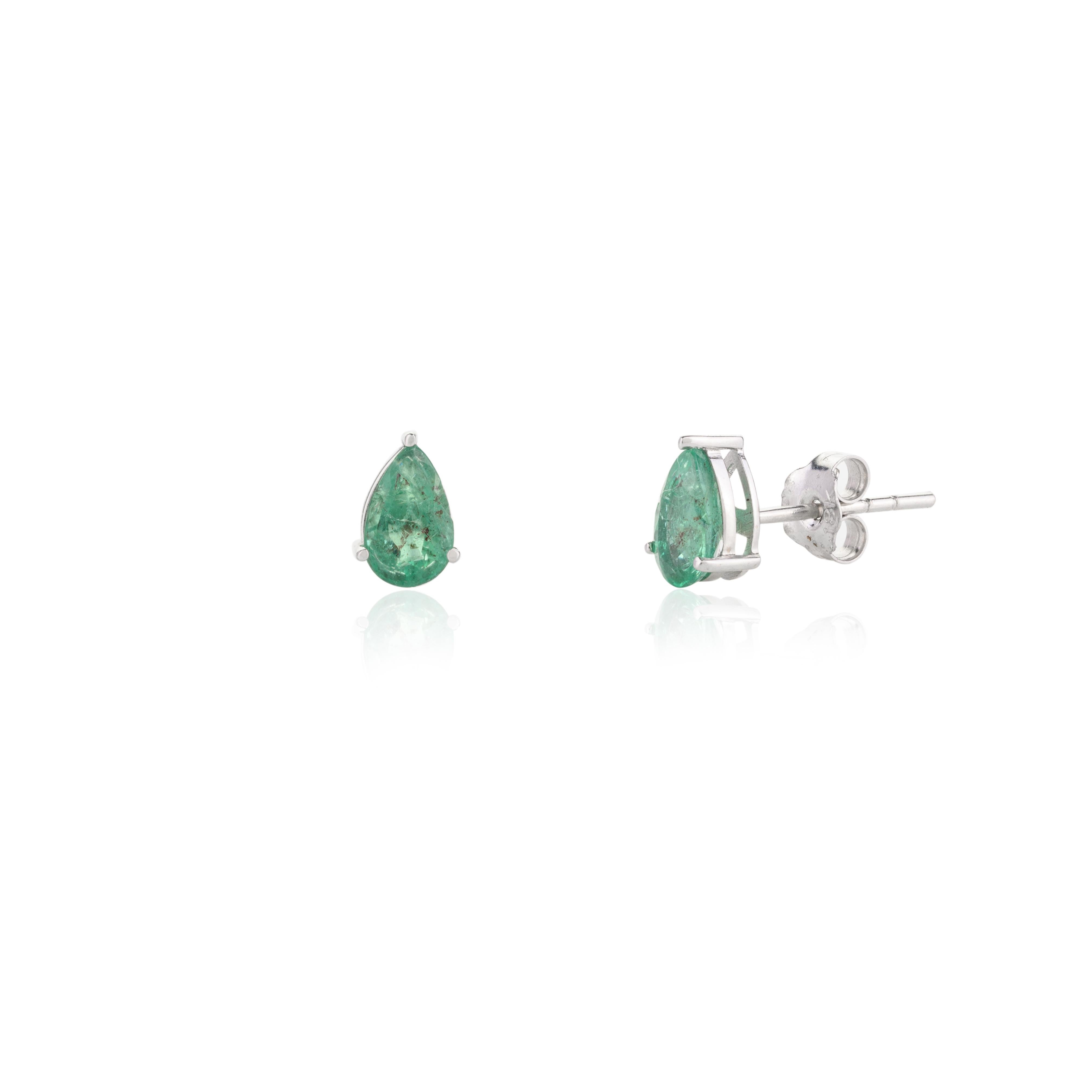 For Sale:  Dainty Emerald Ring and Earrings Jewelry Set Made in 18k Solid White Gold 5