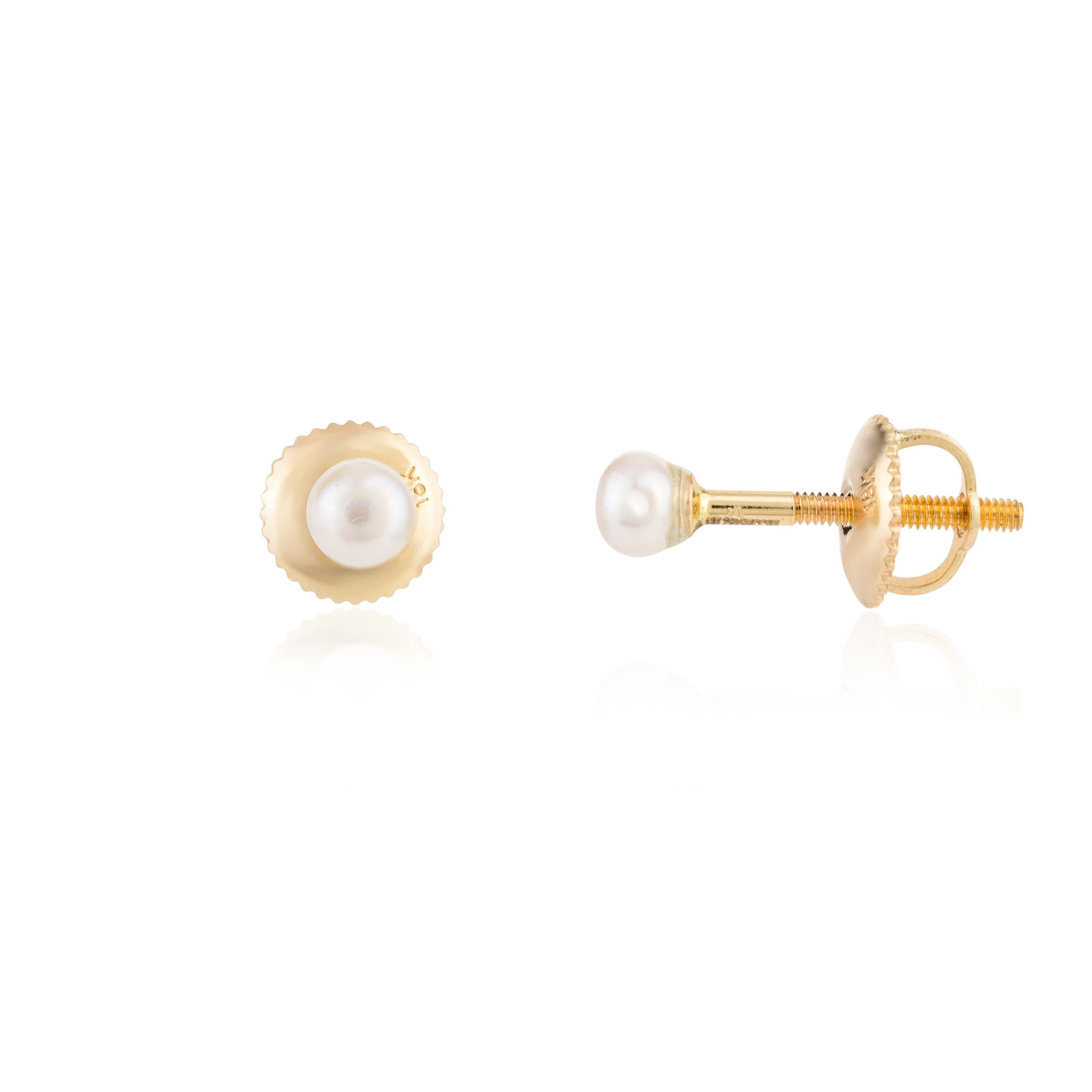 Modern Dainty Everyday Pearl Stud Earrings in 18k Solid Yellow Gold Minimalist Jewelry For Sale