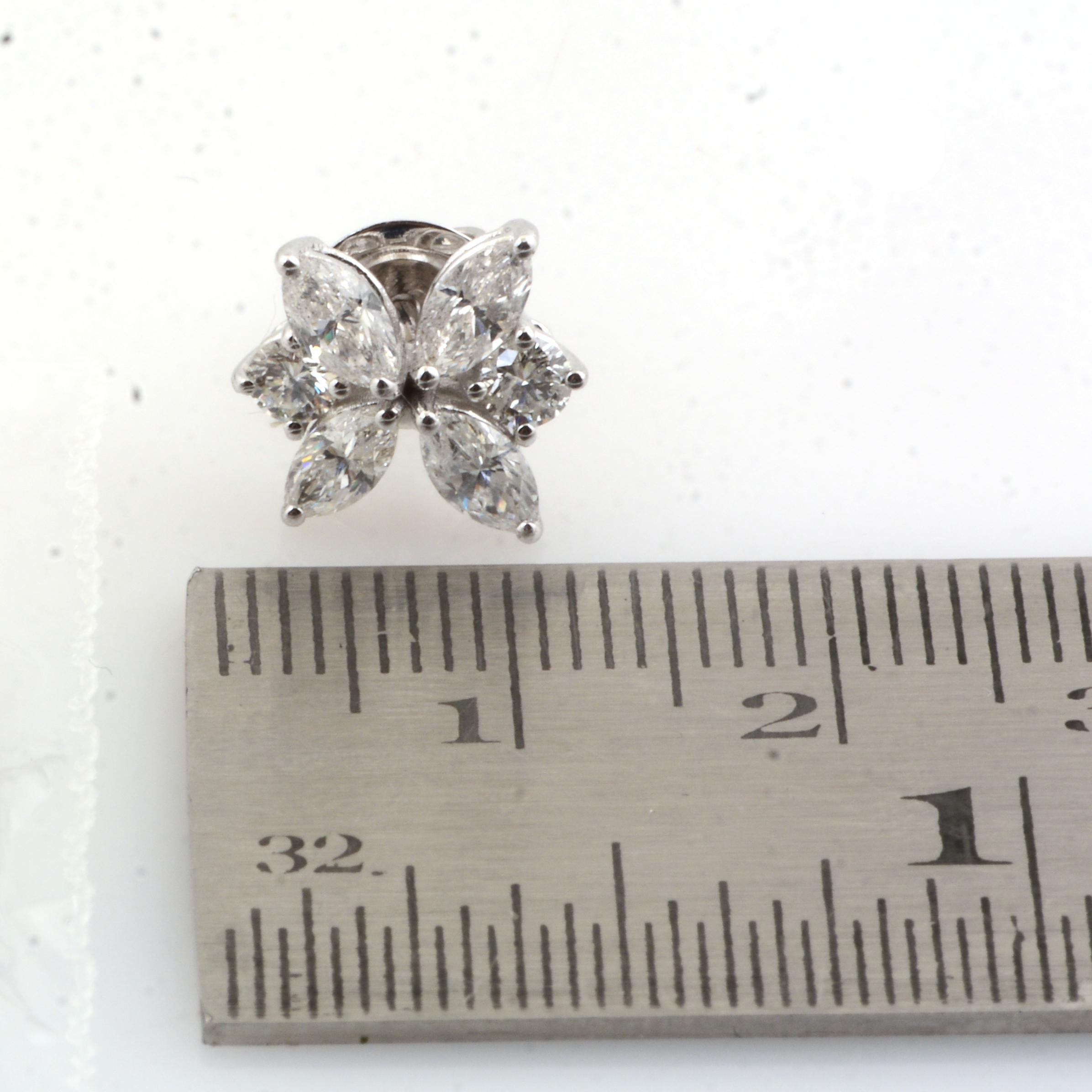 Taglio marquise Orecchini a perno con diamanti tondi e marquise a grappolo Dainty Flower Cluster in oro bianco 14 carati in vendita