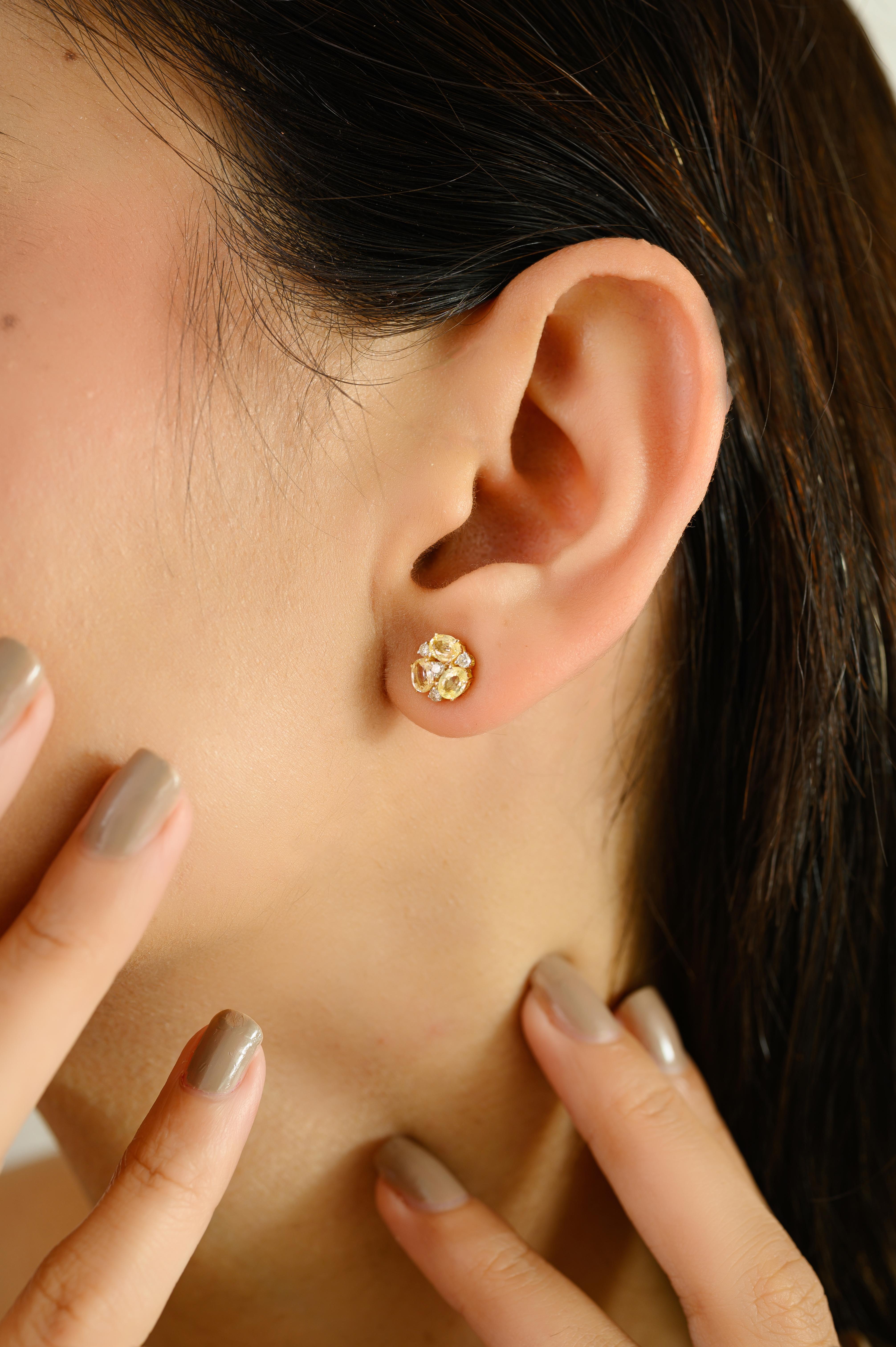 Moderniste Boucles d'oreilles en or 14k avec fleurs en saphir jaune et diamants en vente