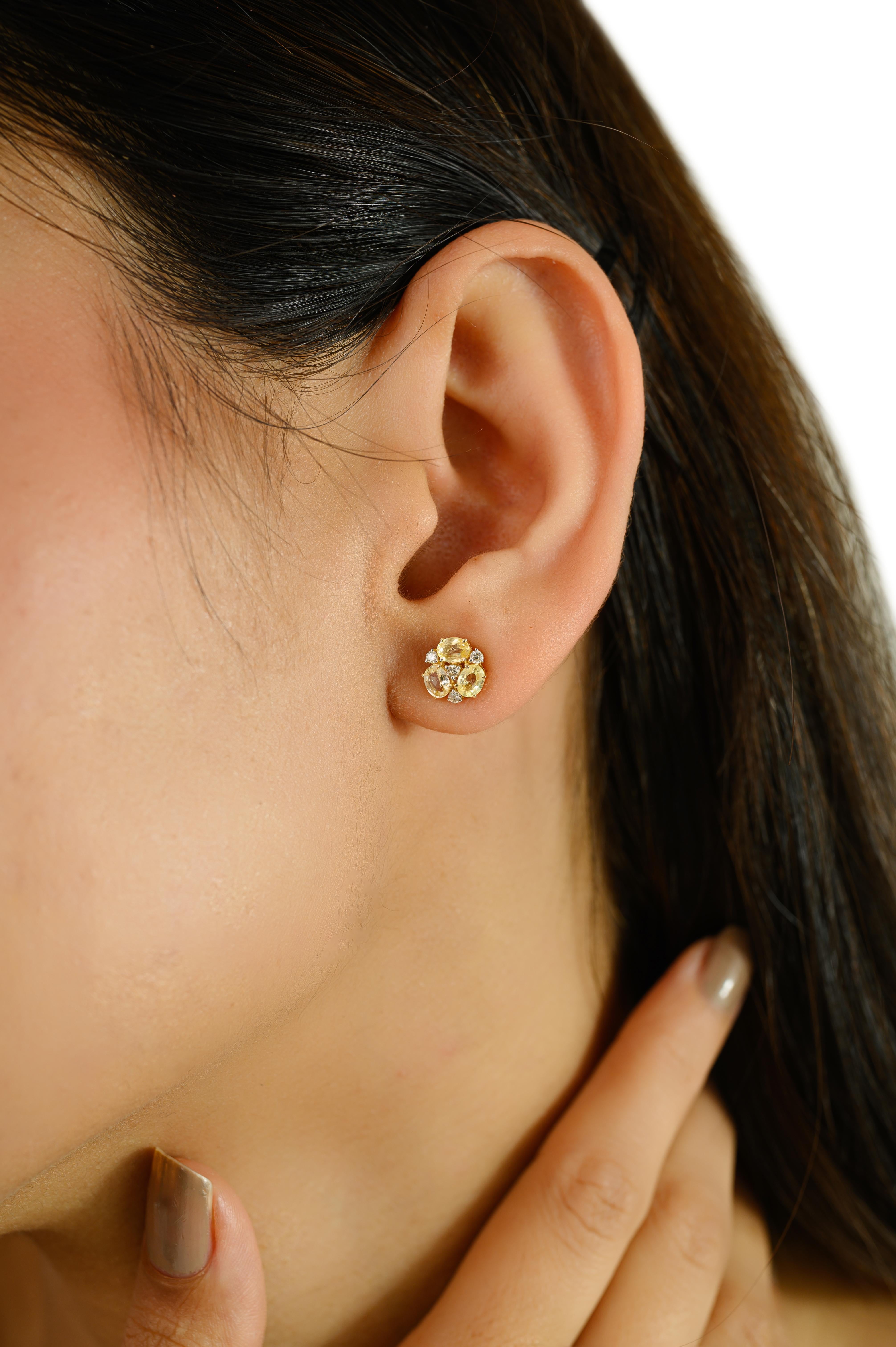 Boucles d'oreilles en or 14k avec fleurs en saphir jaune et diamants Neuf - En vente à New York, NY