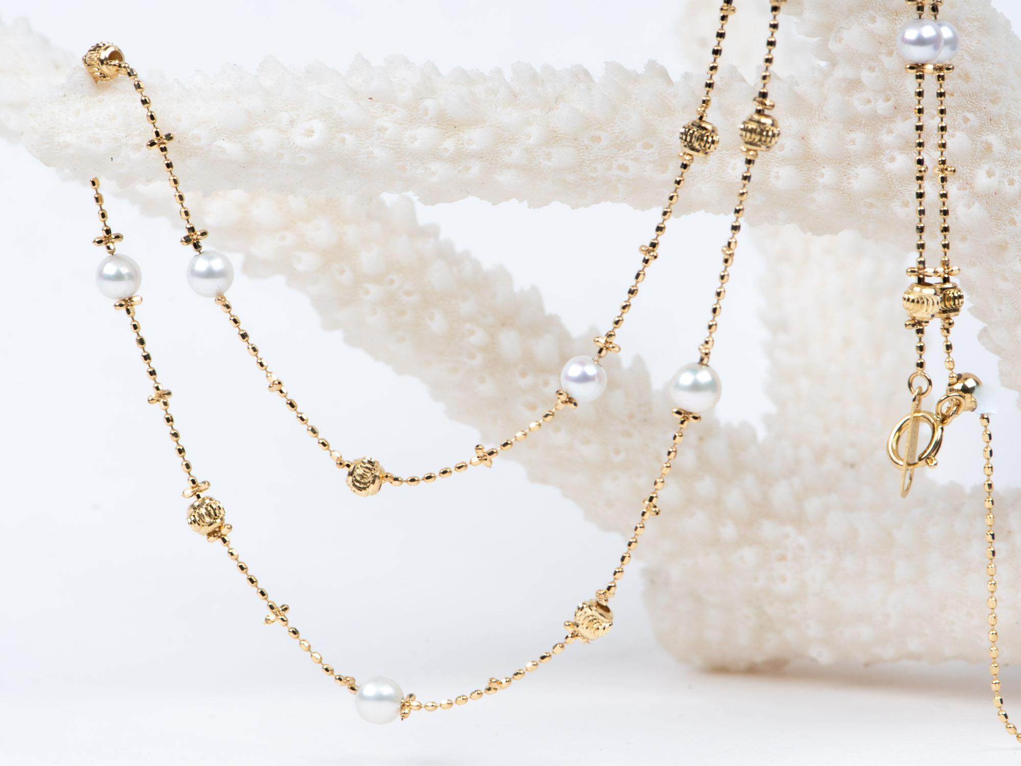 Taglio rotondo Delicata collana di perle d'acqua dolce con catena d'oro 18k lucida, ideale per essere abbinata a più persone in vendita