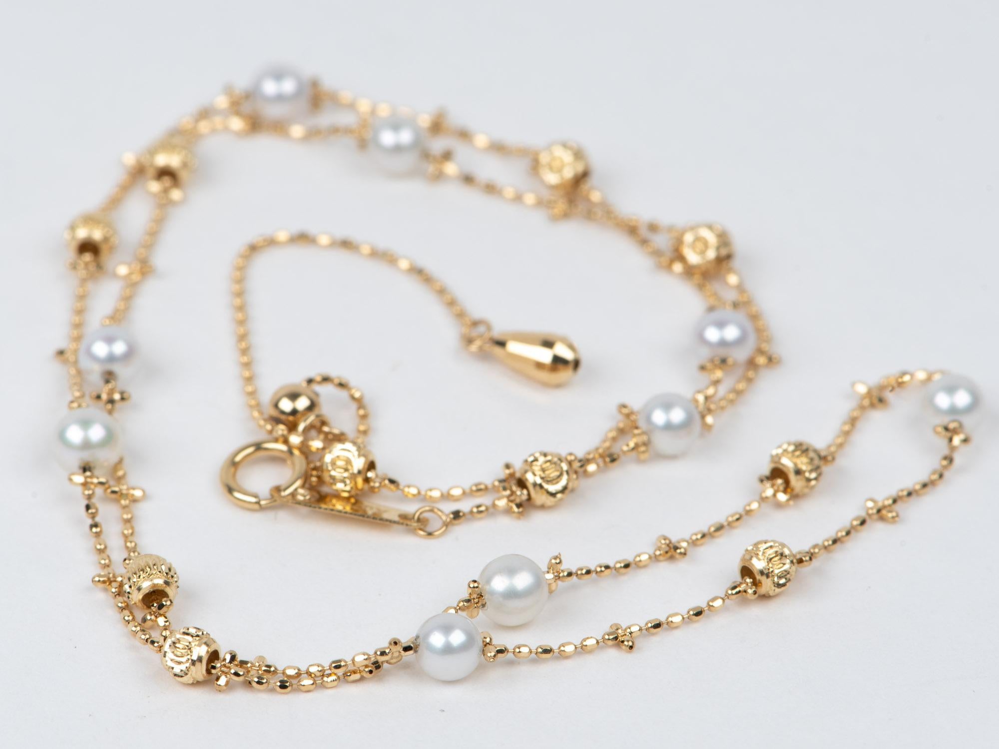 Delicata collana di perle d'acqua dolce con catena d'oro 18k lucida, ideale per essere abbinata a più persone in vendita 1