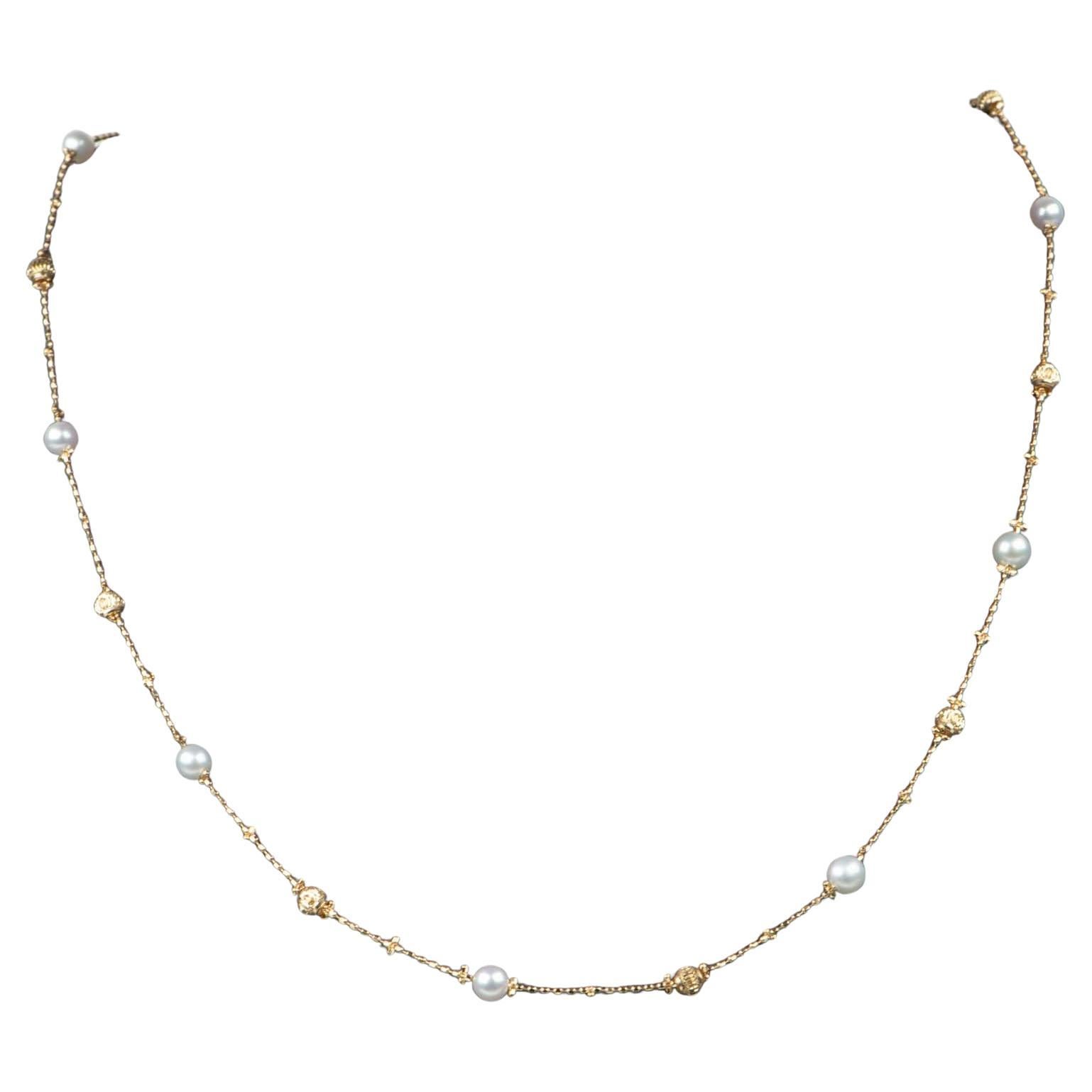 Delicata collana di perle d'acqua dolce con catena d'oro 18k lucida, ideale per essere abbinata a più persone in vendita