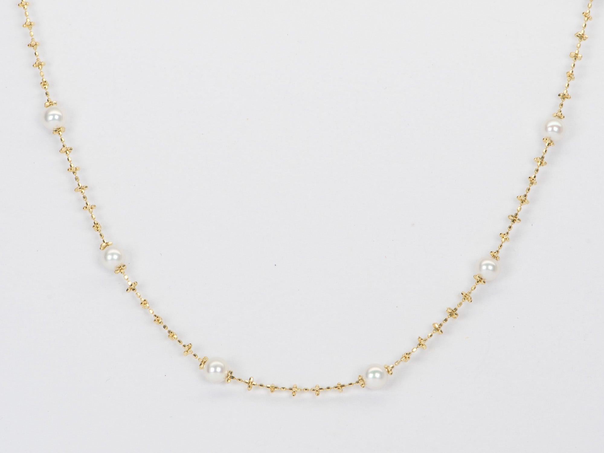 ♥ This is a beautiful dainty freshwater pearl station necklace with alternating small and large sized pearls on a 18k yellow gold chain

♥ This necklace is fully adjustable as the spring ring can hook onto any pearl stations
♥ The chain measures