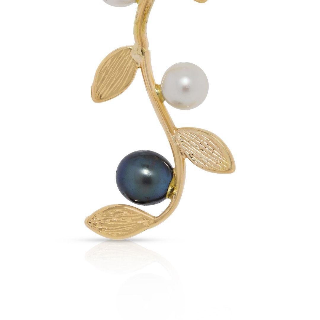 Dainty Freshwater Pearls Necklace in Two-Toned Gold für Damen oder Herren im Angebot