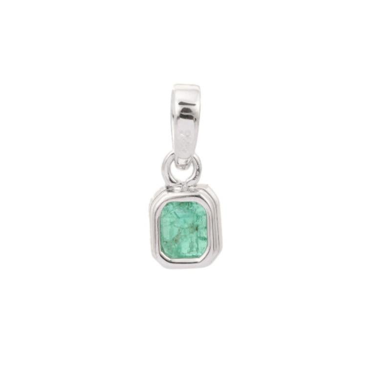 Art Deco Dainty Green Emerald Gemstone Solitaire Pendant Made in 925 Sterling Silver For Sale