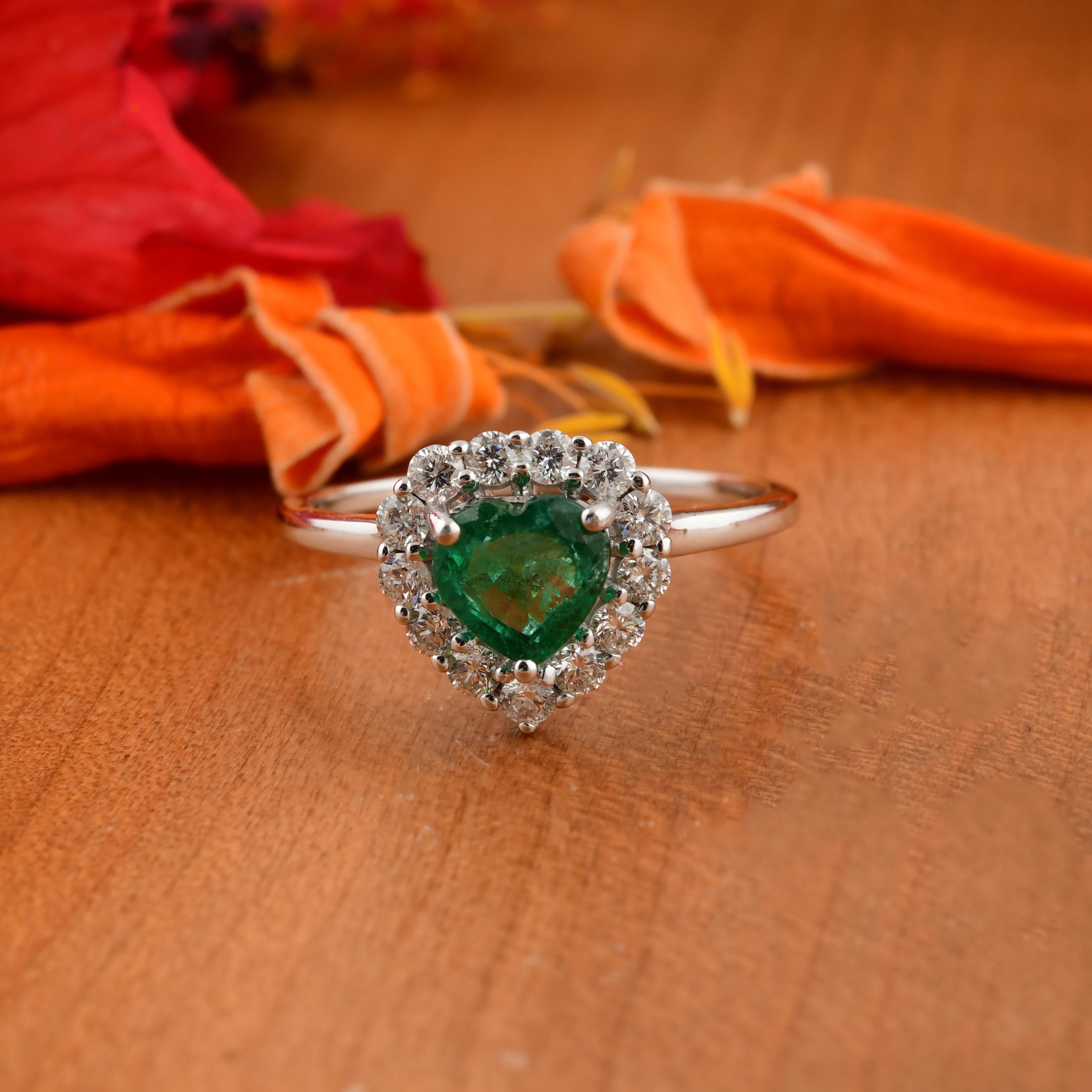 Im Angebot: Zierlicher herzförmiger Smaragd SI/H Diamant Halo Versprechungsring 14k Weißgold () 11