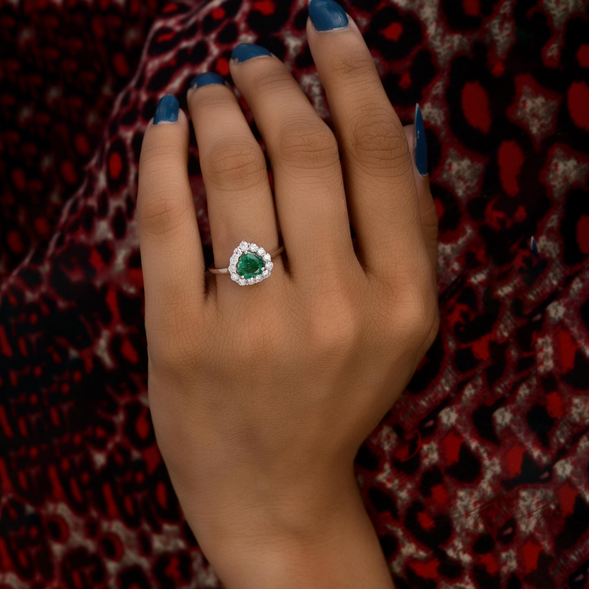 Im Angebot: Zierlicher herzförmiger Smaragd SI/H Diamant Halo Versprechungsring 14k Weißgold () 2