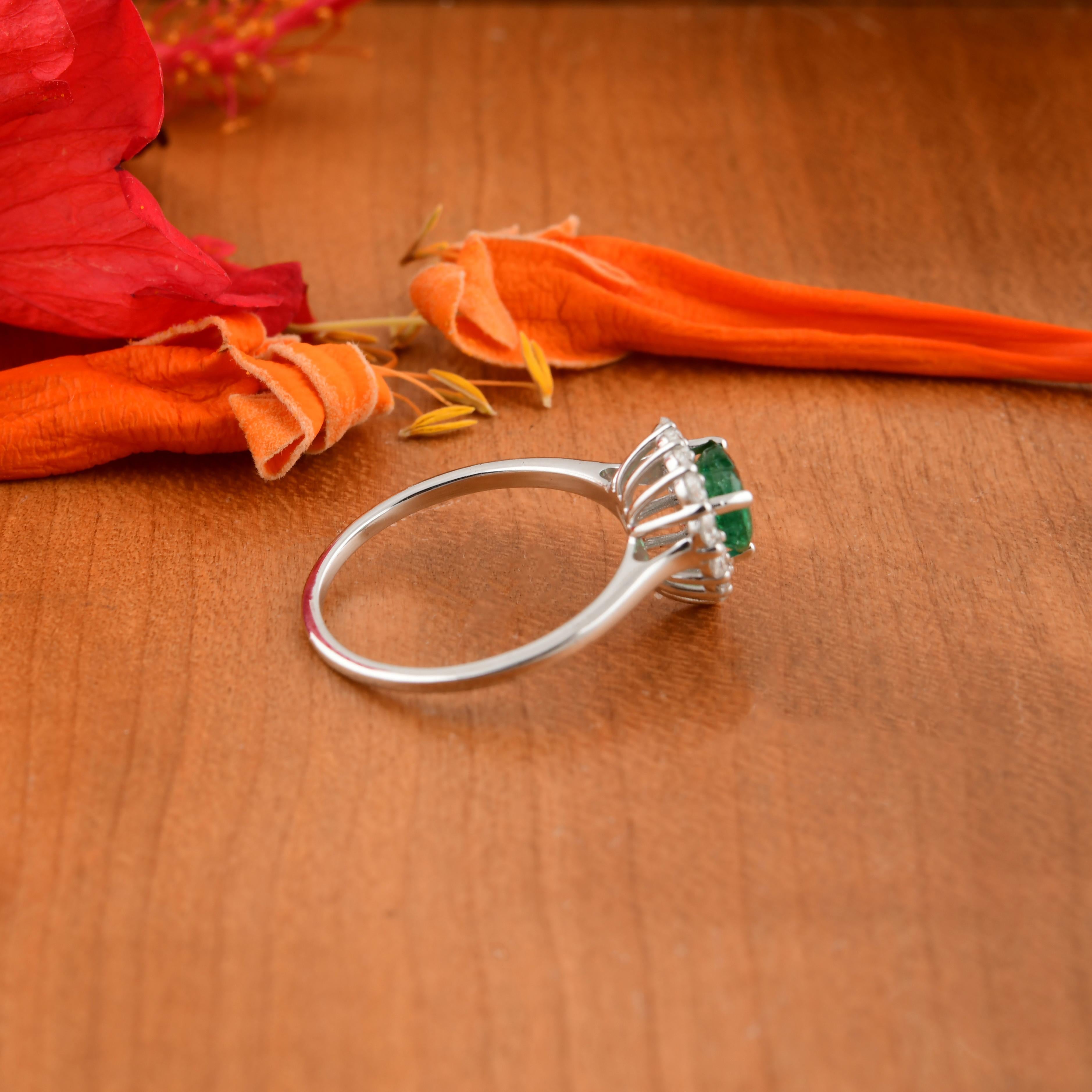 Im Angebot: Zierlicher herzförmiger Smaragd SI/H Diamant Halo Versprechungsring 14k Weißgold () 5