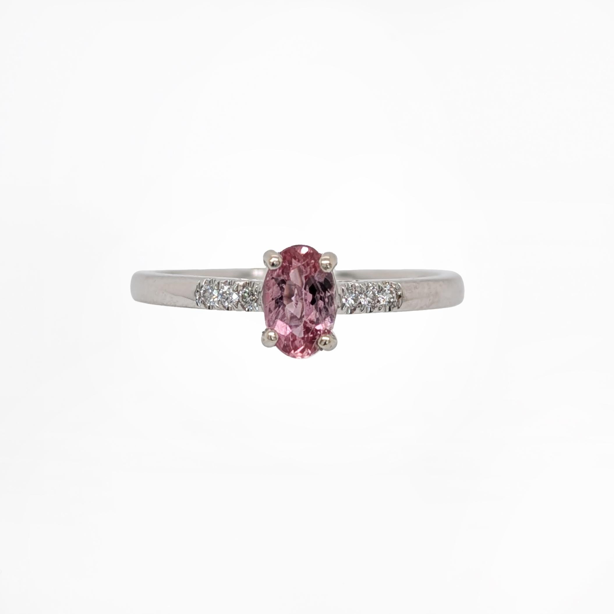 Dainty Imperial Topas Ring mit natürlichen Diamant-Akzenten aus massivem 14K Gold  OV 6x4 (Tropfenschliff) im Angebot