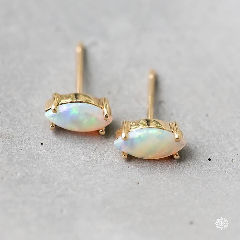 Pendientes delicados de ópalo macizo australiano talla marquesa Oro amarillo de 14 quilates en Nuevo estado para la venta en Suwanee, GA