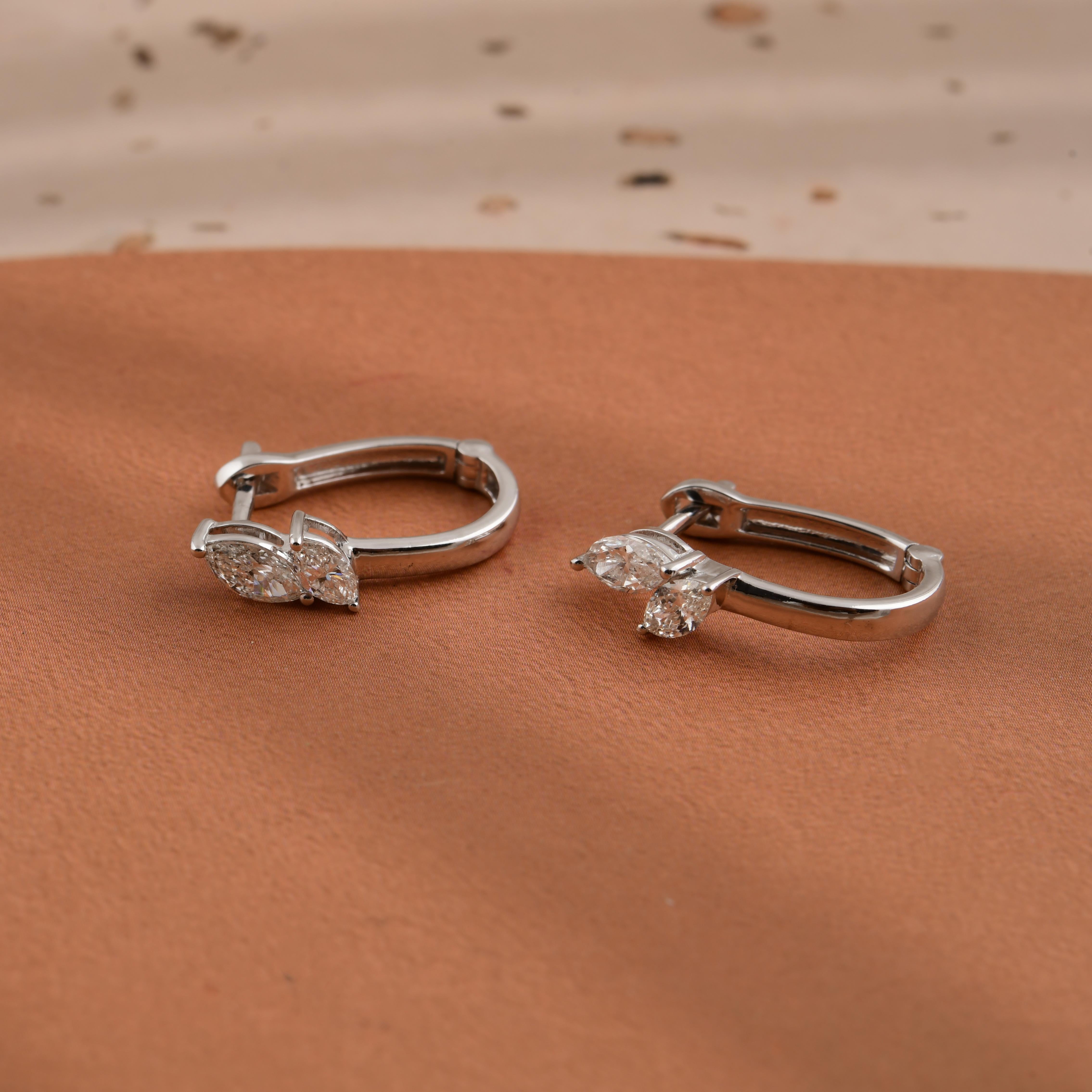 Zierliche Marquise Cut Natural Diamond Huggies Hoop Earrings 14 Karat Weißgold (Marquiseschliff) im Angebot