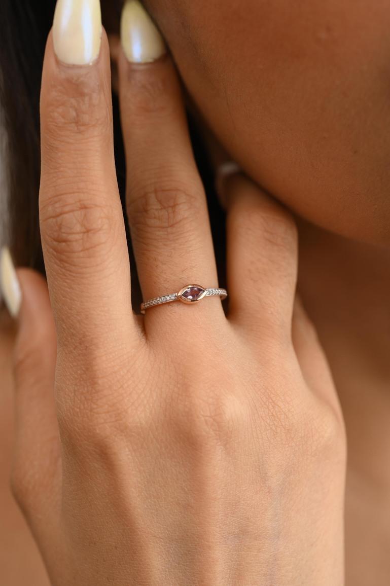 Im Angebot: Dainty Ring aus 14k massivem Roségold mit rosa Saphiren im Marquise-Schliff und Diamanten () 4