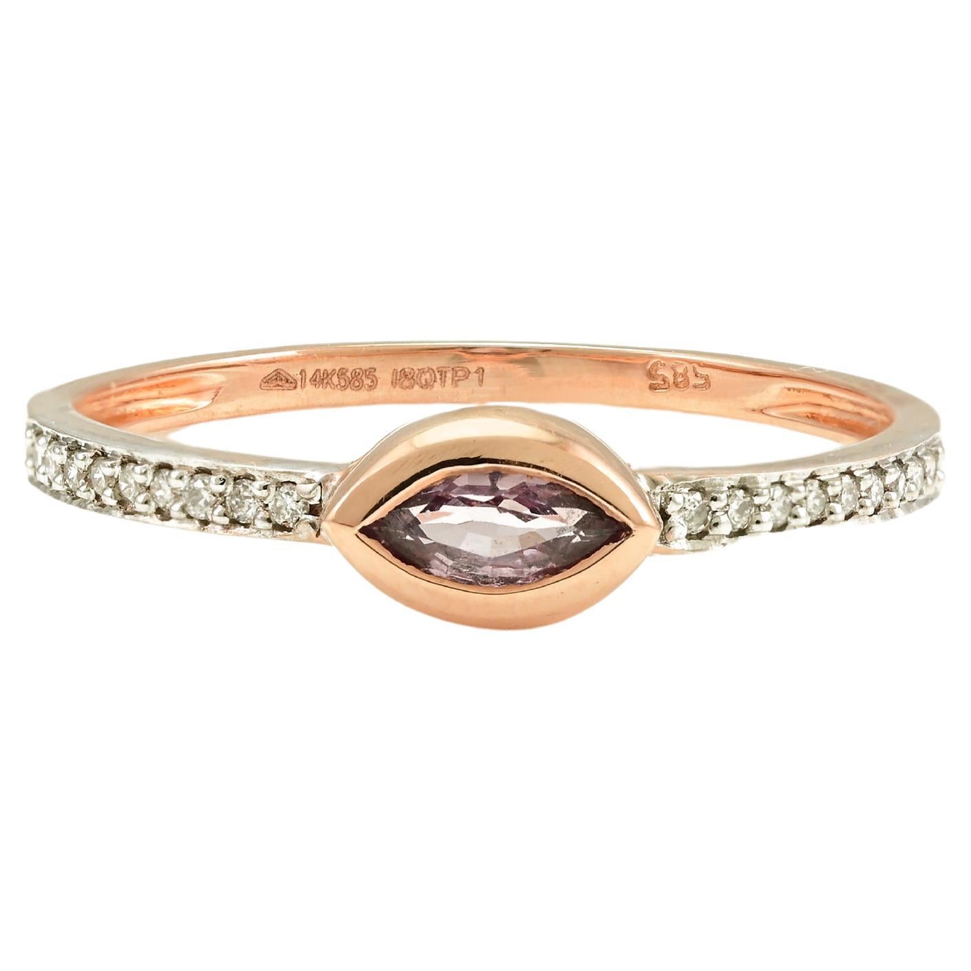 Im Angebot: Dainty Ring aus 14k massivem Roségold mit rosa Saphiren im Marquise-Schliff und Diamanten ()