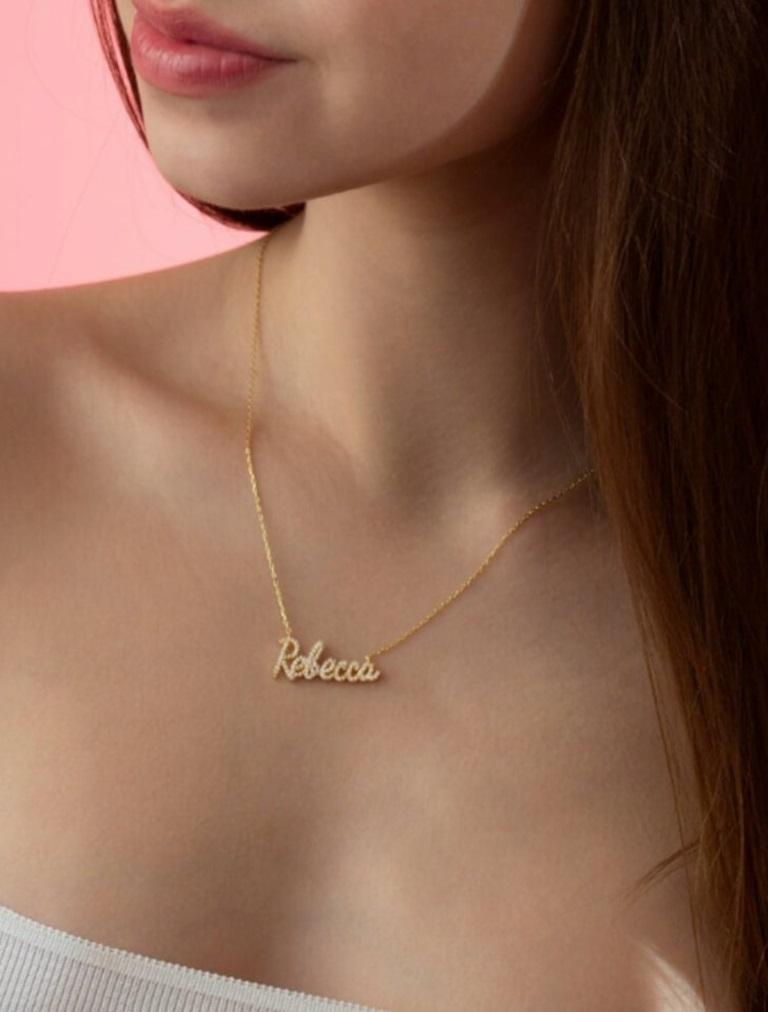 Taille ronde Collier à nom personnalisé en or massif 14 carats de 18 pouces en vente