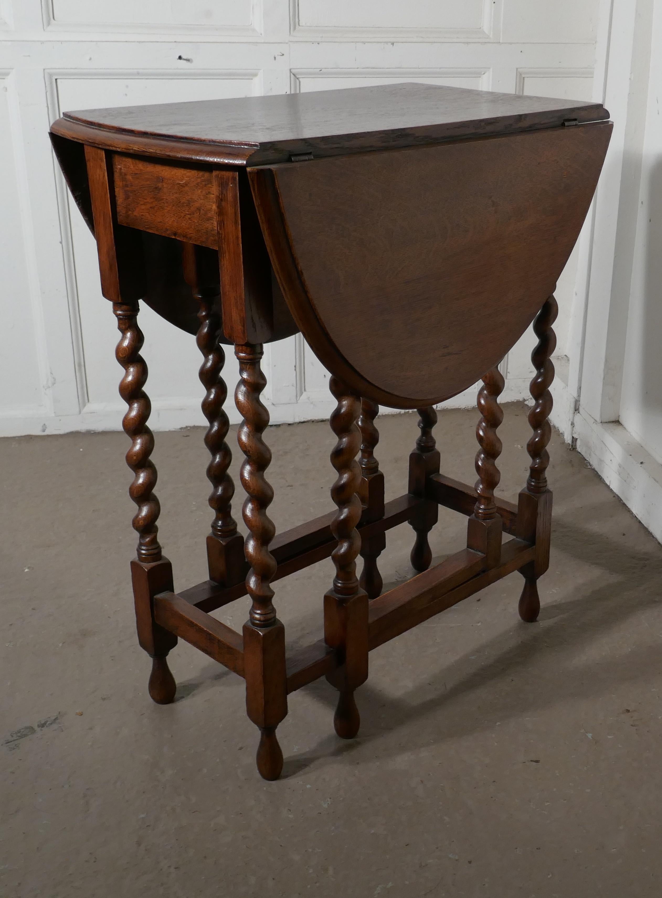 Dainty Oak Barley Twist Gate Leg Drop Leaf Occasional Table 1
