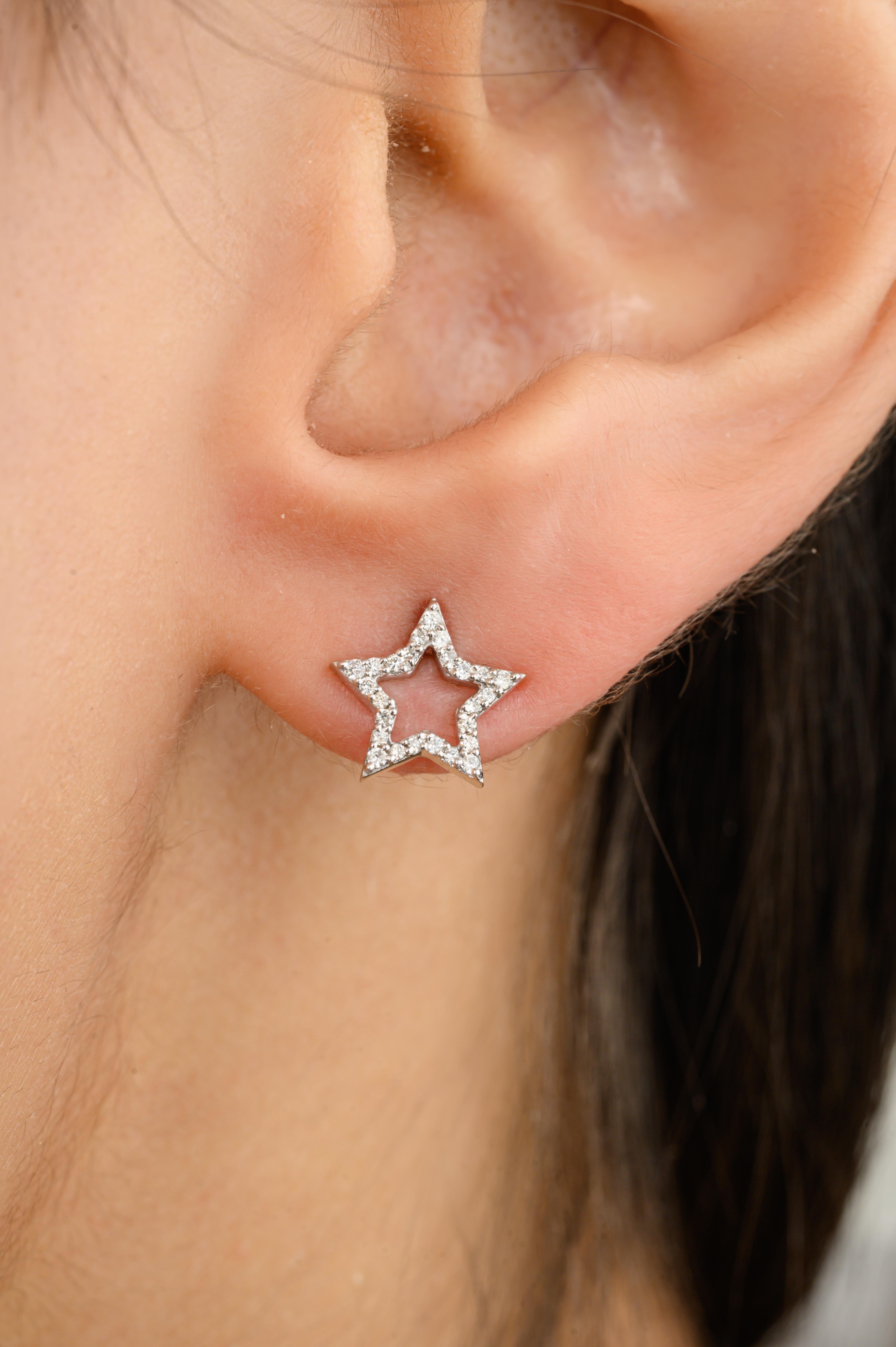 Donna Orecchini a stella in oro massiccio 14k, regalo di compleanno con diamanti in rilievo in vendita