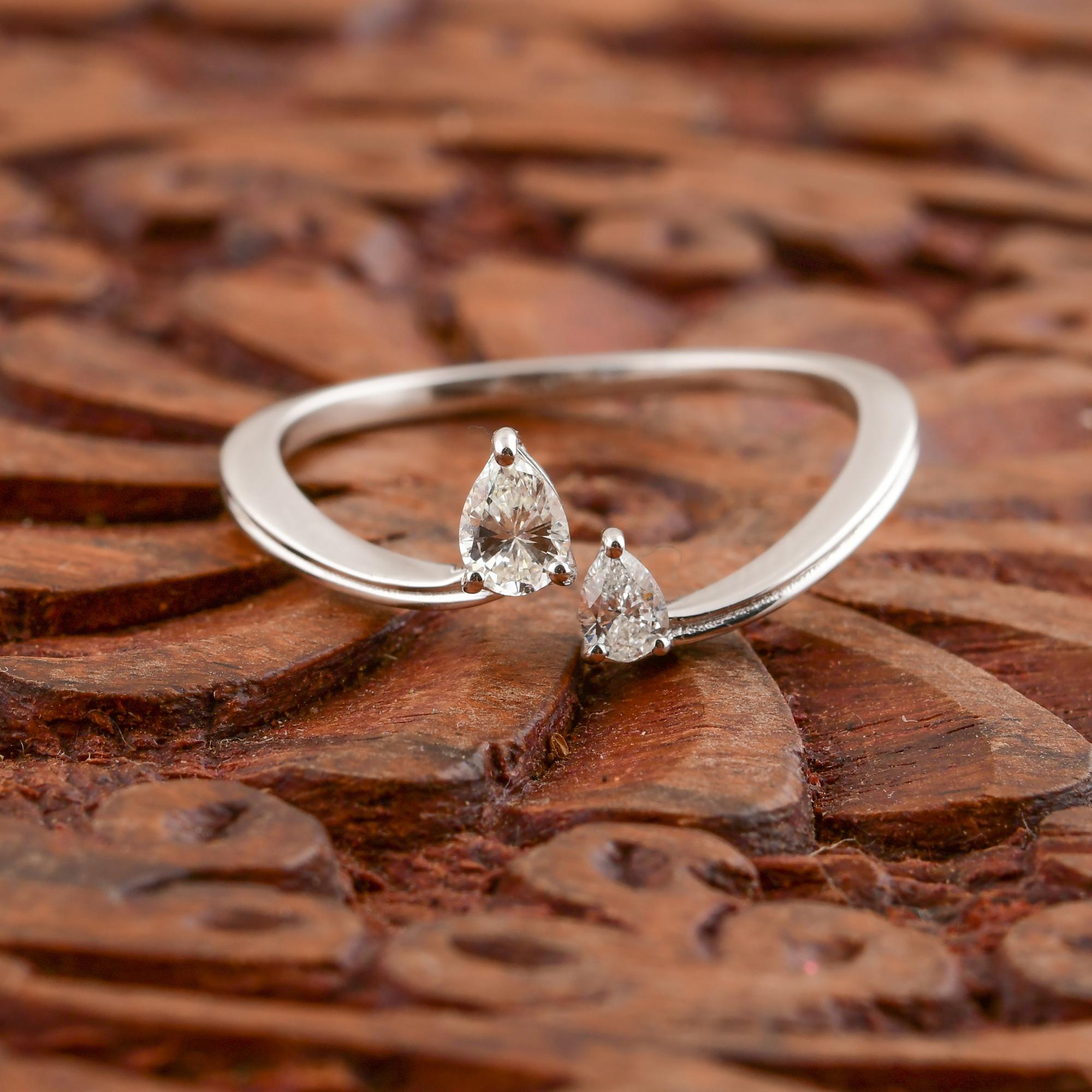 Im Angebot: Zierlicher SI/H-Diamantring mit Birnenschliff und zwei Steinen, 18 Karat Weißgold, alle Zölle gezahlt () 4