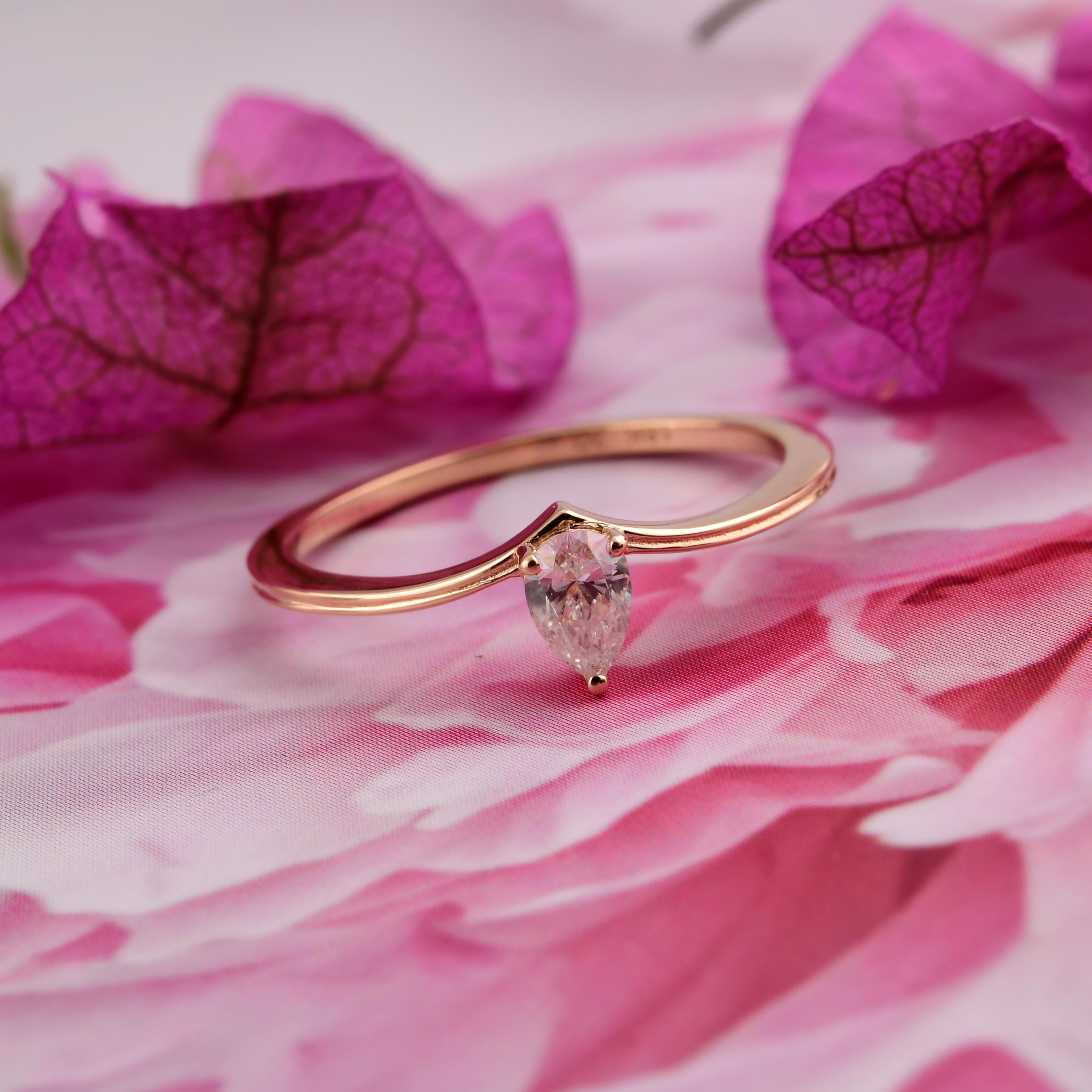En vente :  Bague empilable en or rose 18k avec diamant SI/HI taille poire Bague de promesse pour elle 4