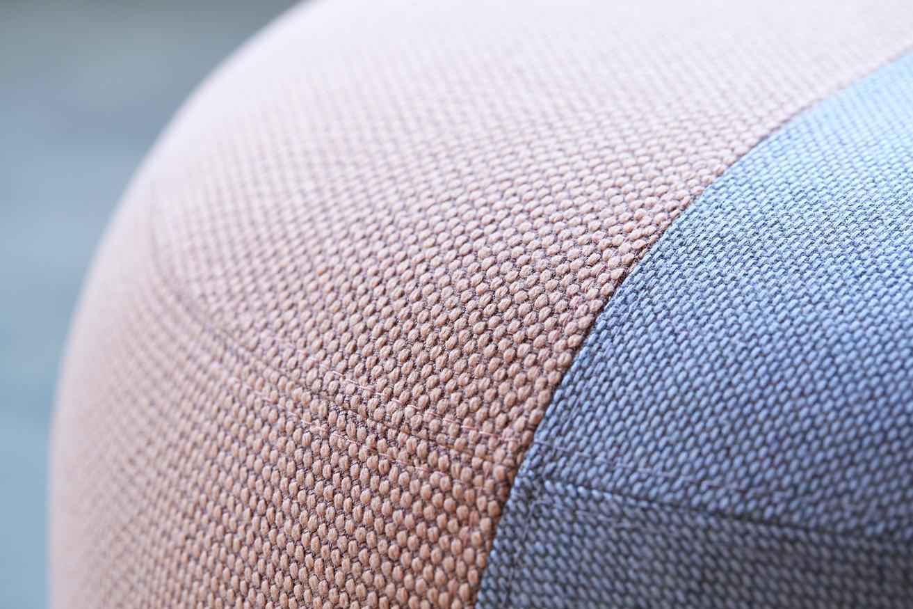 Mintgrauer Hocker „Dunst“ von Warm Nordic (Dänisch) im Angebot