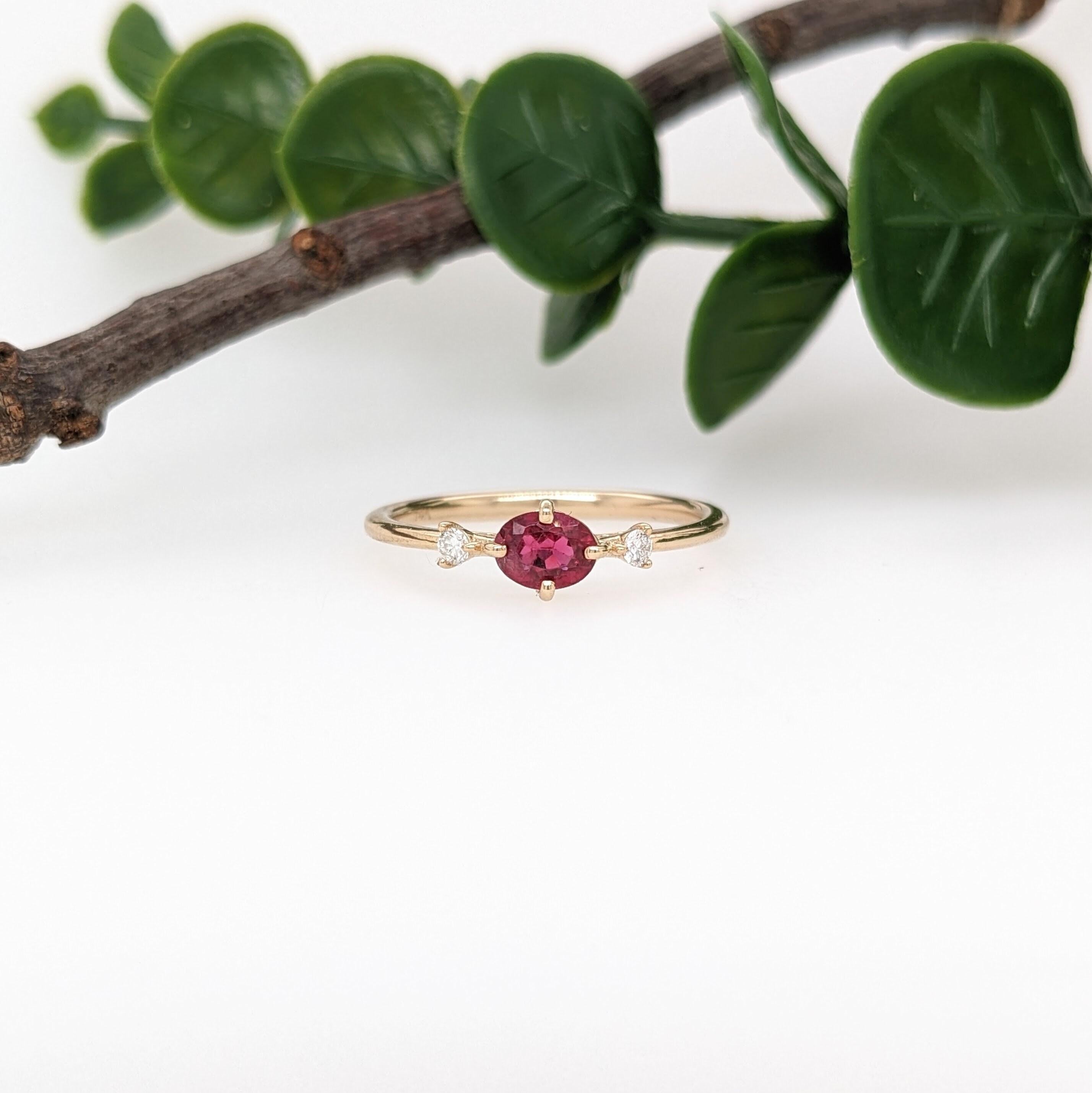 Taille ovale Bague en or jaune 14 carats massif OV 5 x 4 mm avec spinelle rouge vif et diamants extraits de la terre en vente