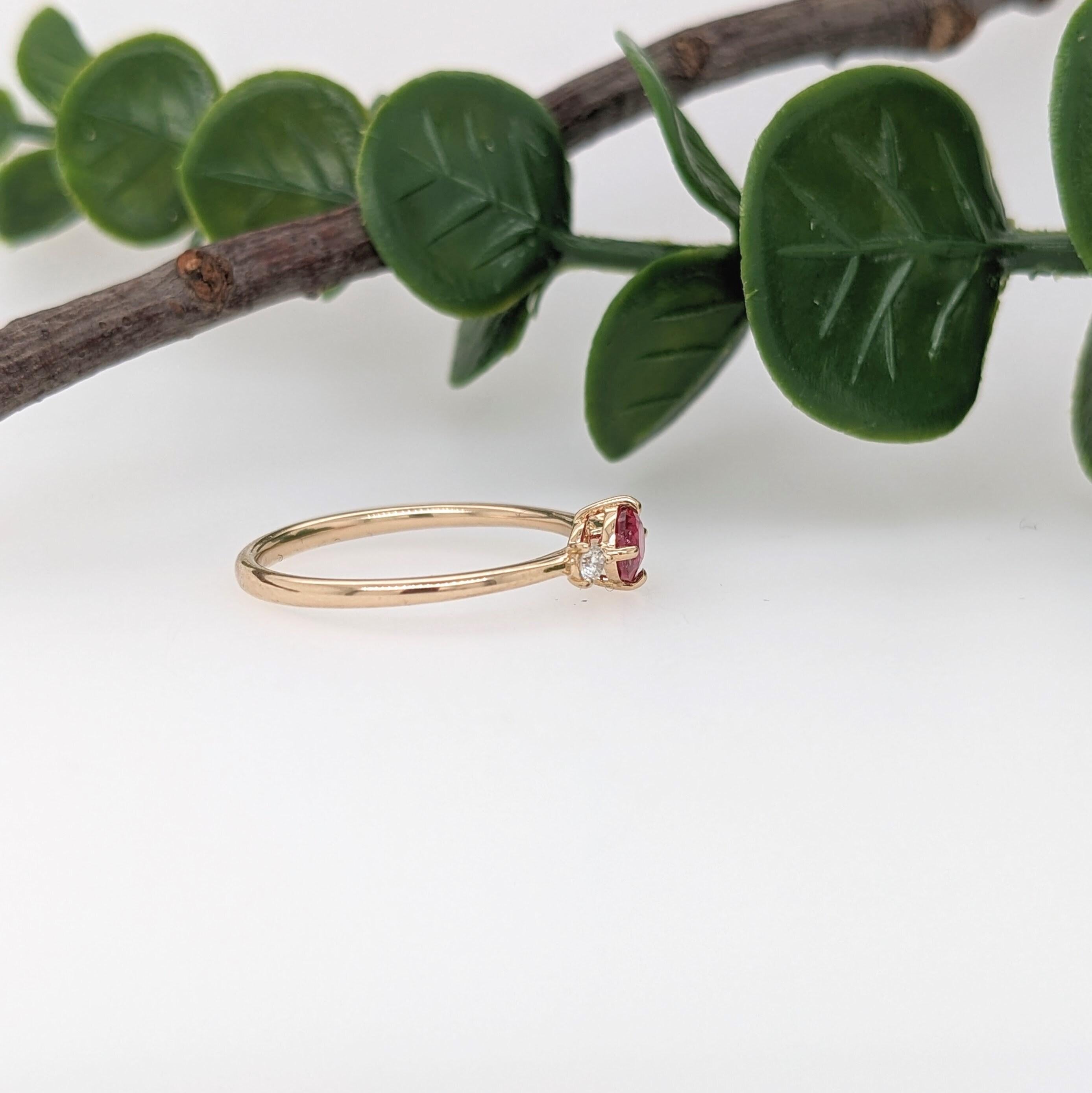 Bague en or jaune 14 carats massif OV 5 x 4 mm avec spinelle rouge vif et diamants extraits de la terre en vente 1