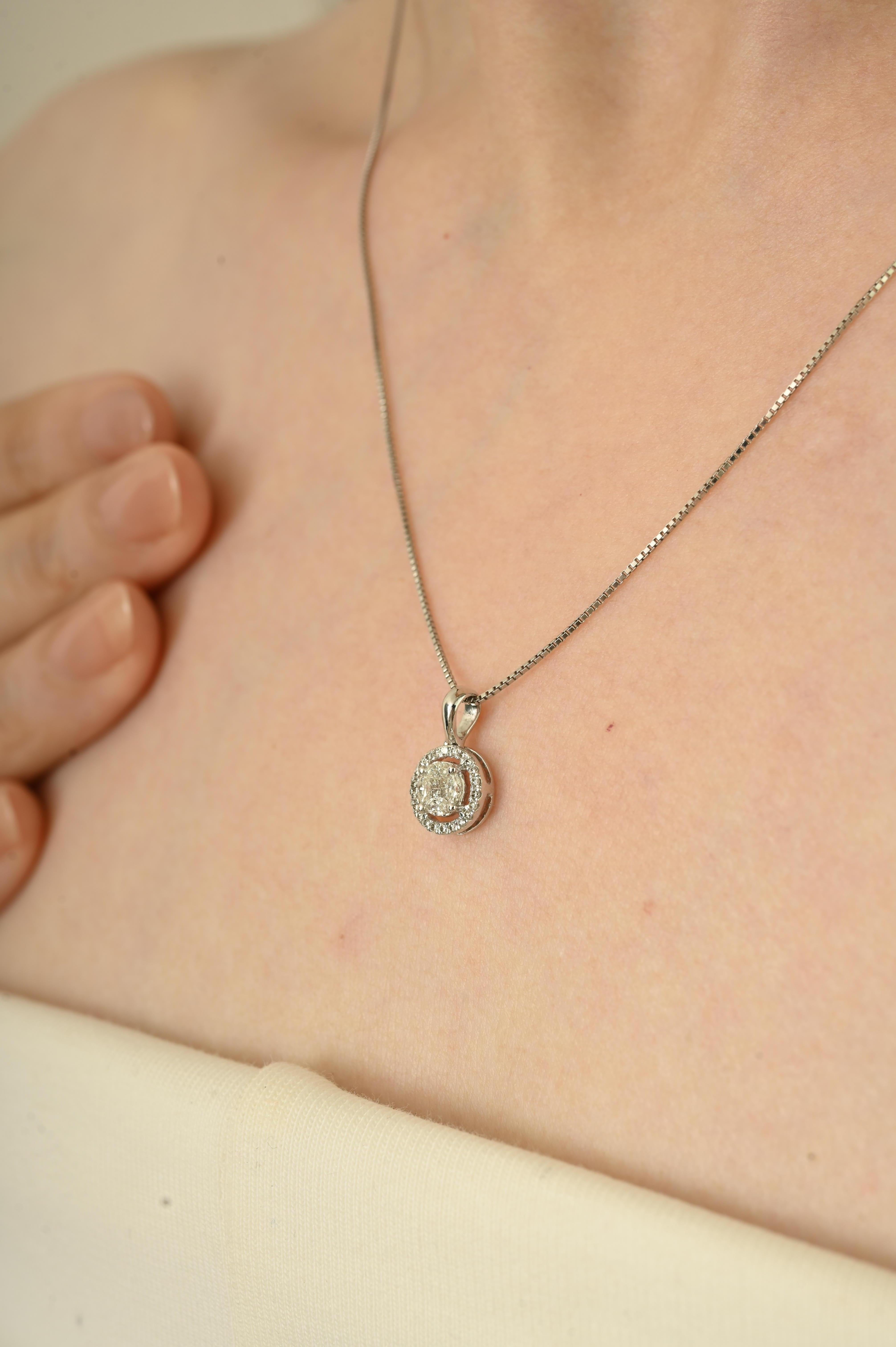 Pendentif en or blanc 14K serti de diamants ronds en forme de grappe, cadeau de joaillerie en vente 2