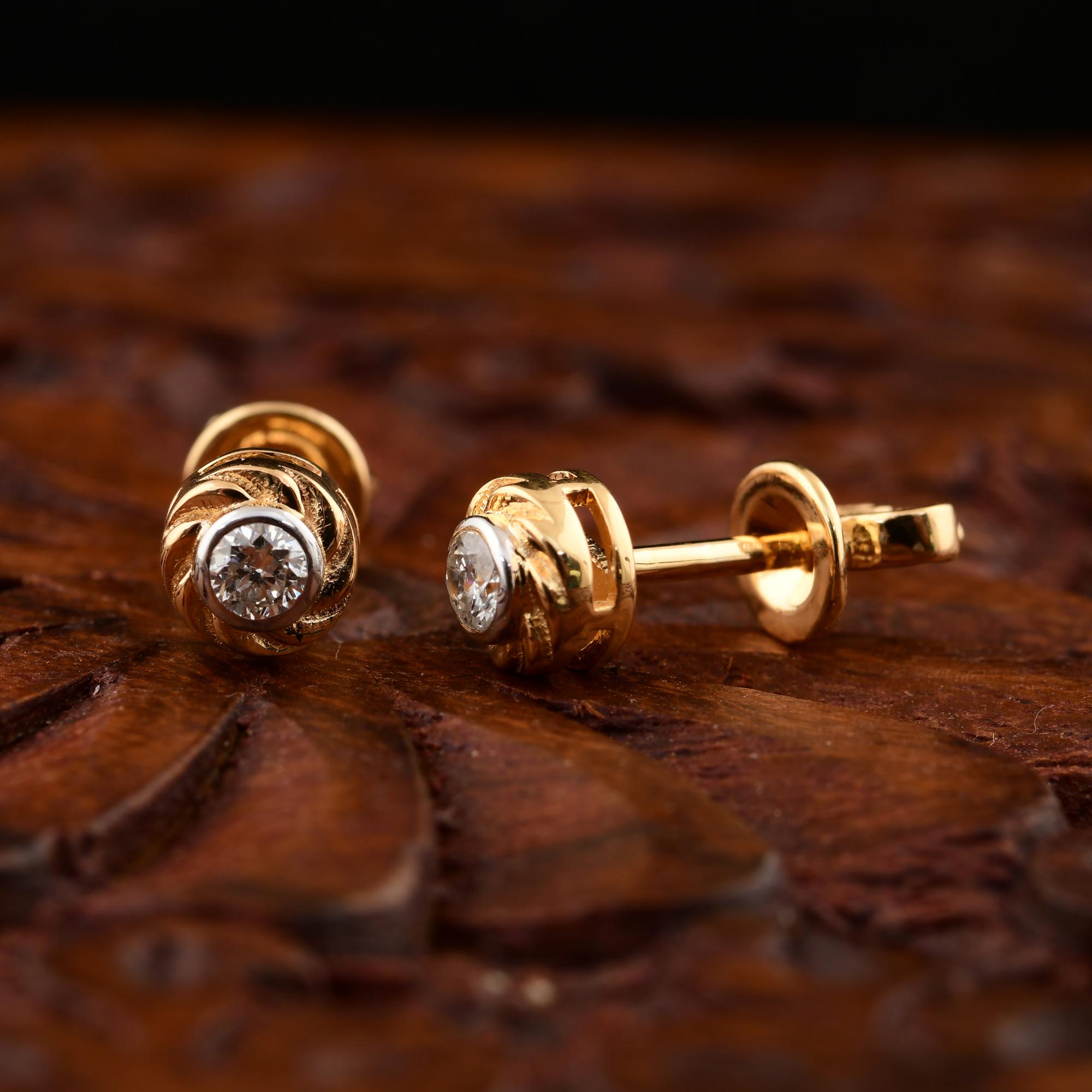 Moderne Dainty Round Cut Natural SI/H Diamond Stud Ears 10K Solid Yellow Gold (Boucles d'oreilles en or jaune massif) en vente