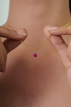 Zierlicher Solitär-Anhänger mit rundgeschliffenem Rubin aus 14 Karat Gelbgold – Edelsteinschmuck
