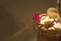 Delicado Anillo de Promesa Corazón de Rubí Fabricado en Oro Rosa Macizo de 18k
