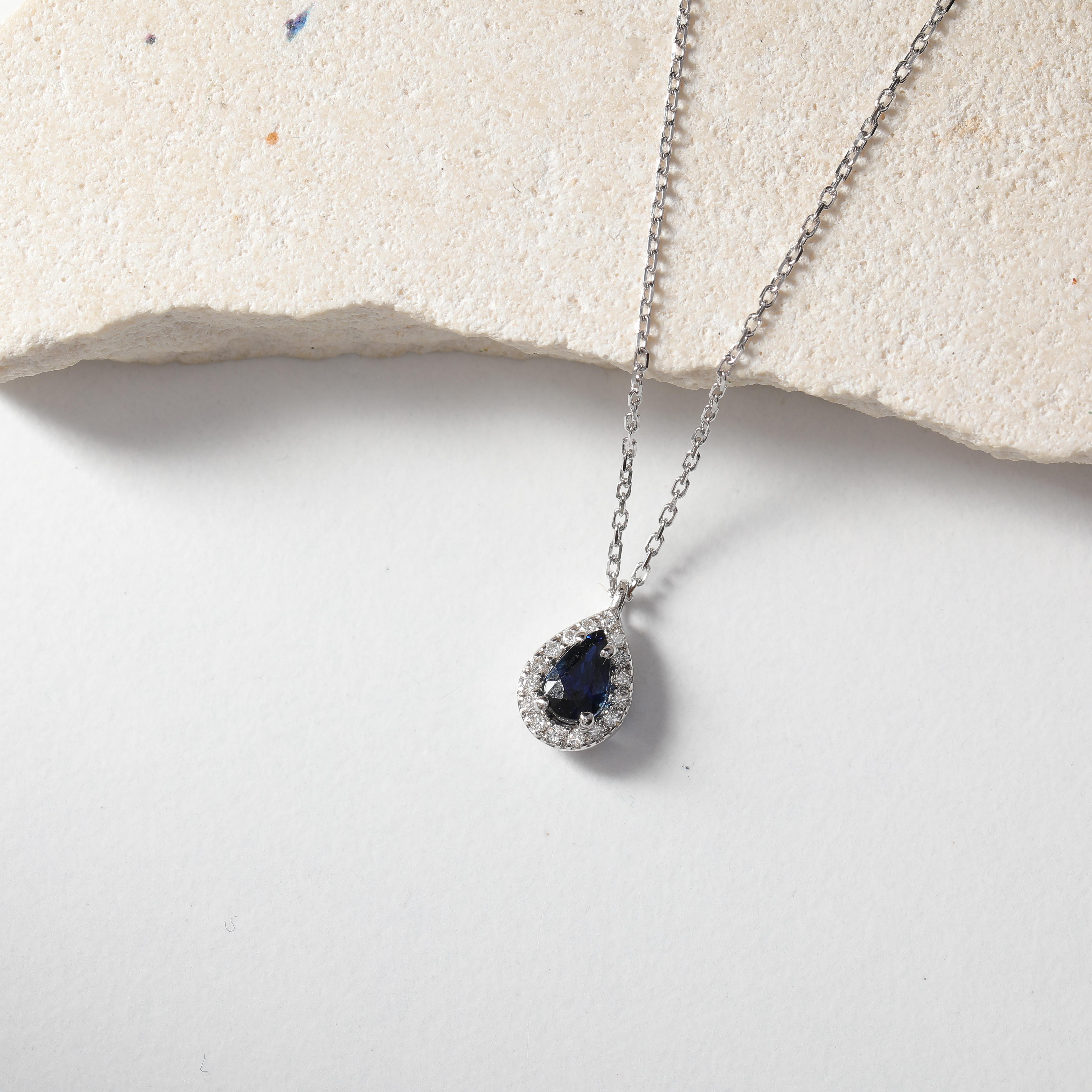 Taille poire Collier délicat en saphir et diamant en vente