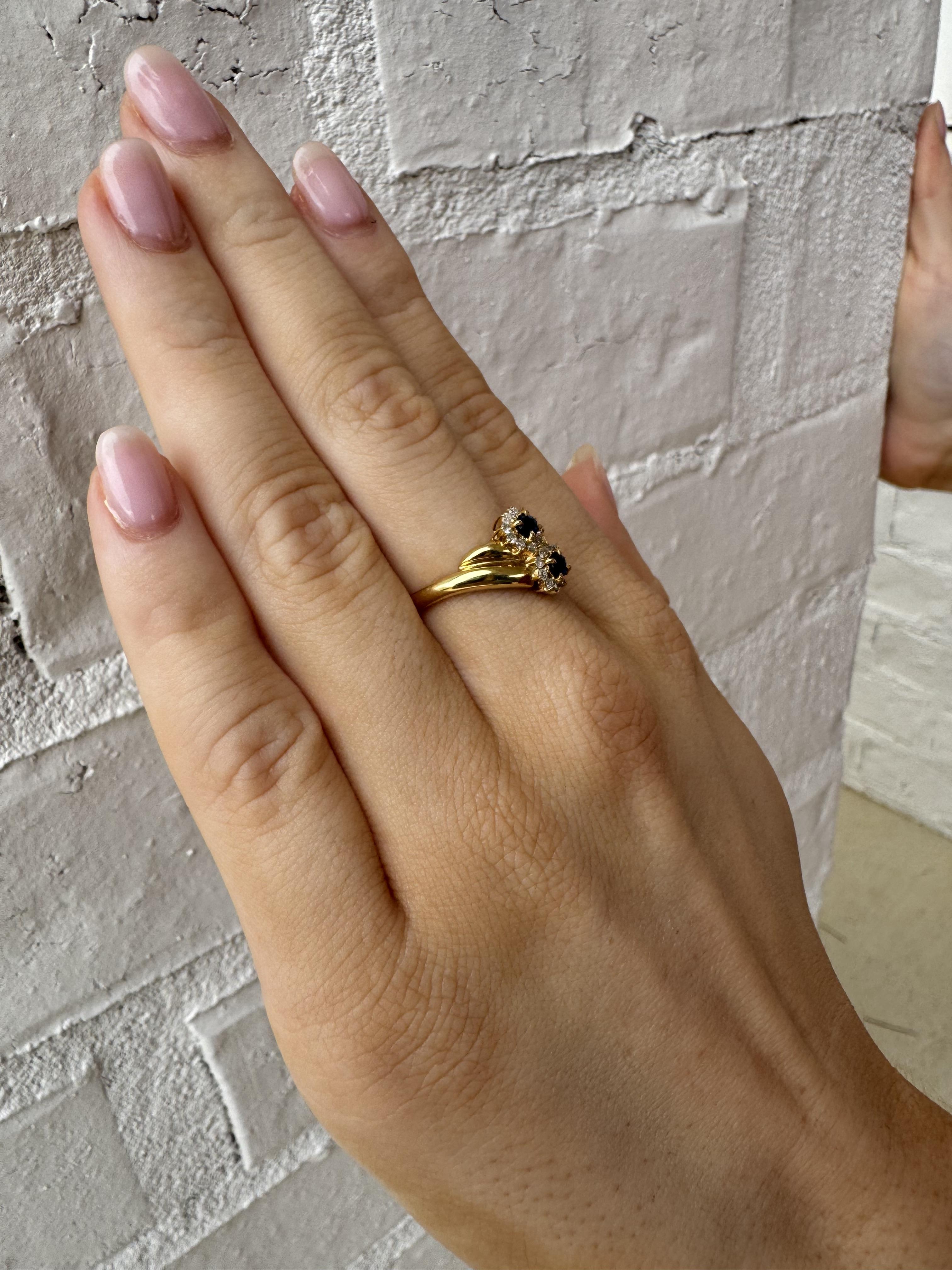 Taille ronde Bague fleur saphir et diamant en or jaune 18K en vente