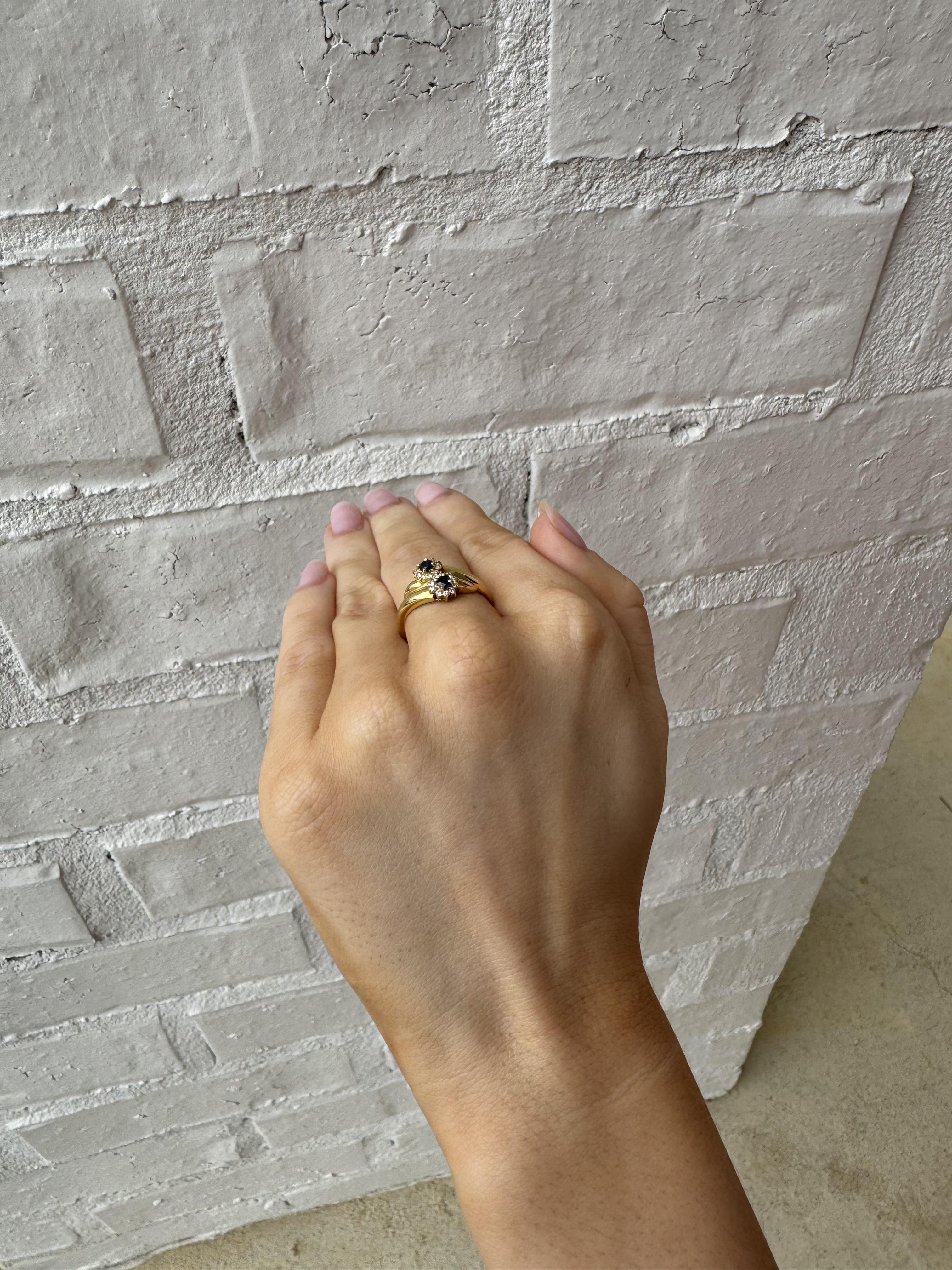 Bague fleur saphir et diamant en or jaune 18K Excellent état - En vente à Montgomery, AL